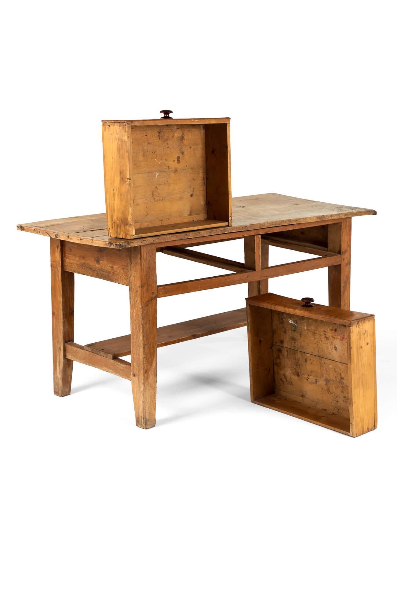 Large Welsh Dairy Table with Drawers In Good Condition For Sale In Faversham, GB