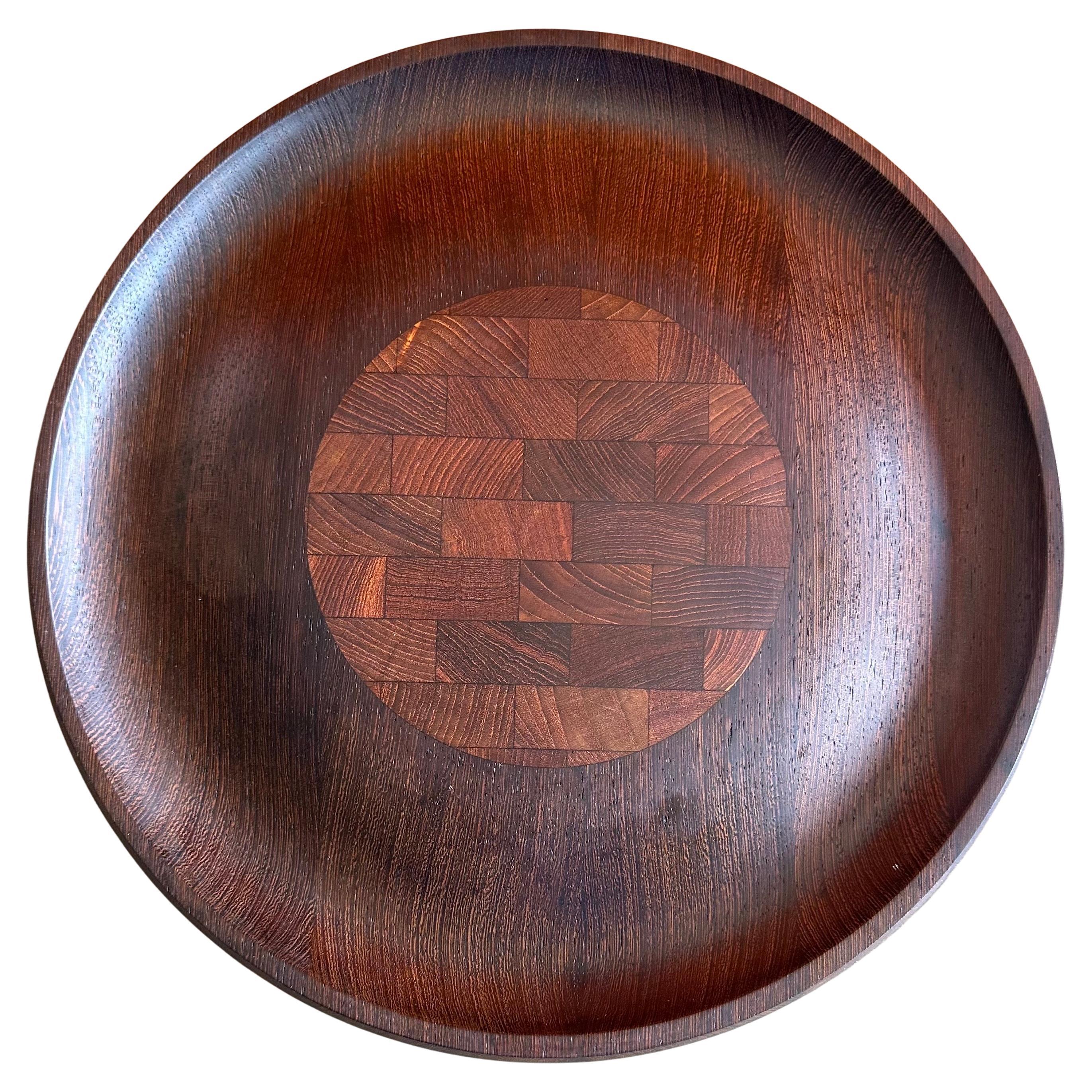 Großes Käsetablett aus Wenge und Butcherblock von Jens Quistgaard für die Dansk Rare Woods Collection, ca. 1960er Jahre.  Die 1961 eingeführte Linie Rare Woods repräsentierte die besten Designs und Materialien, die Dansk zu bieten hatte.   Das