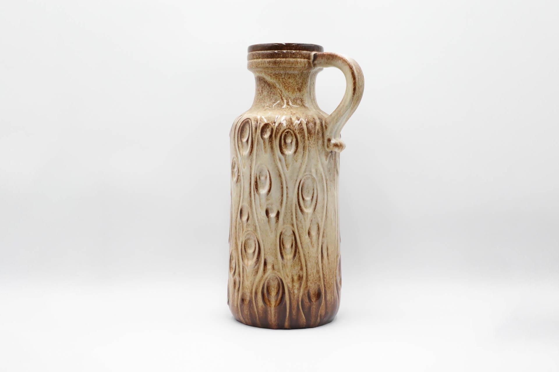 Grande vaso in ceramica Scheurich Koralle della Germania occidentale. Bellissime ceramiche artistiche della West German Pottery. Considerata l'età d'oro della ceramica, la ceramica d'arte degli anni 1950-1970, altamente collezionabile, è nota per