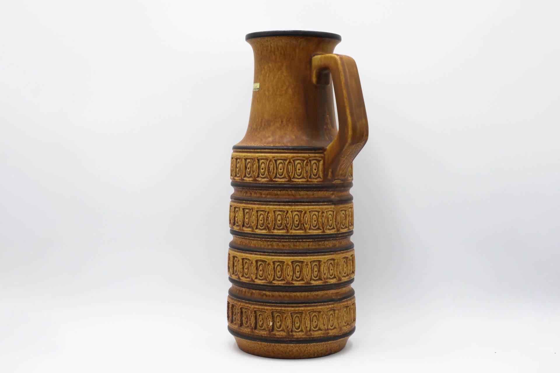 Allemand Grand vase Scheurich d'Allemagne de l'Ouest avec poignée en brun avec motif texturé en vente