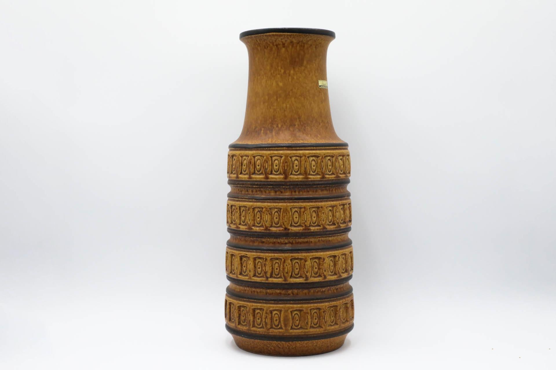 Céramique Grand vase Scheurich d'Allemagne de l'Ouest avec poignée en brun avec motif texturé en vente