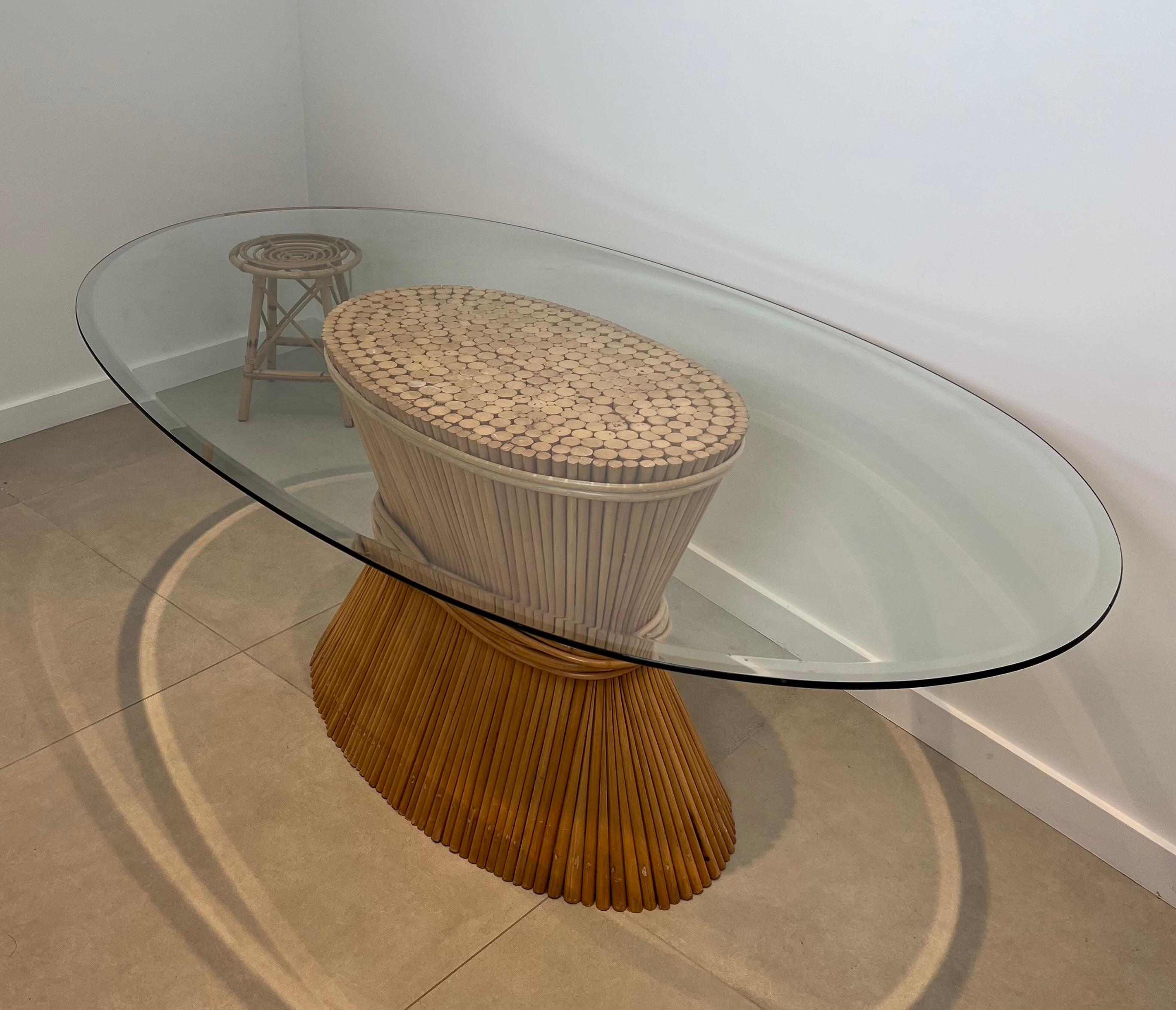This very nice large wheat sheaf dinning table is made of a bamboo base with an oval beveled glass on top. This is a work by American designer Elinor Mc Guire. Circa 1970