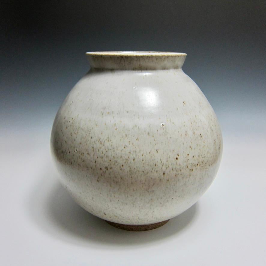 Large Satin White Wheel Thrown Moon Jar by Jason Fox

Largely influenced by Korean Pottery, Jason pays respect to the rich history of Moon Jars with this piece.

