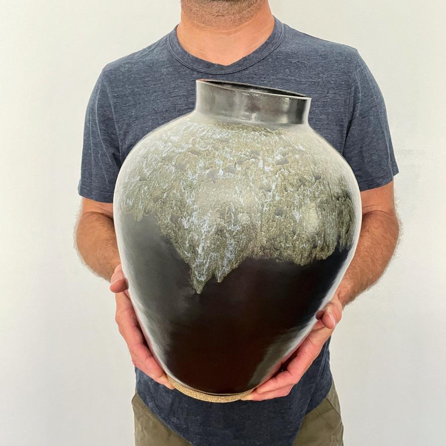 Große Vase mit gedrehtem Rad von Jason Fox (Keramik) im Angebot