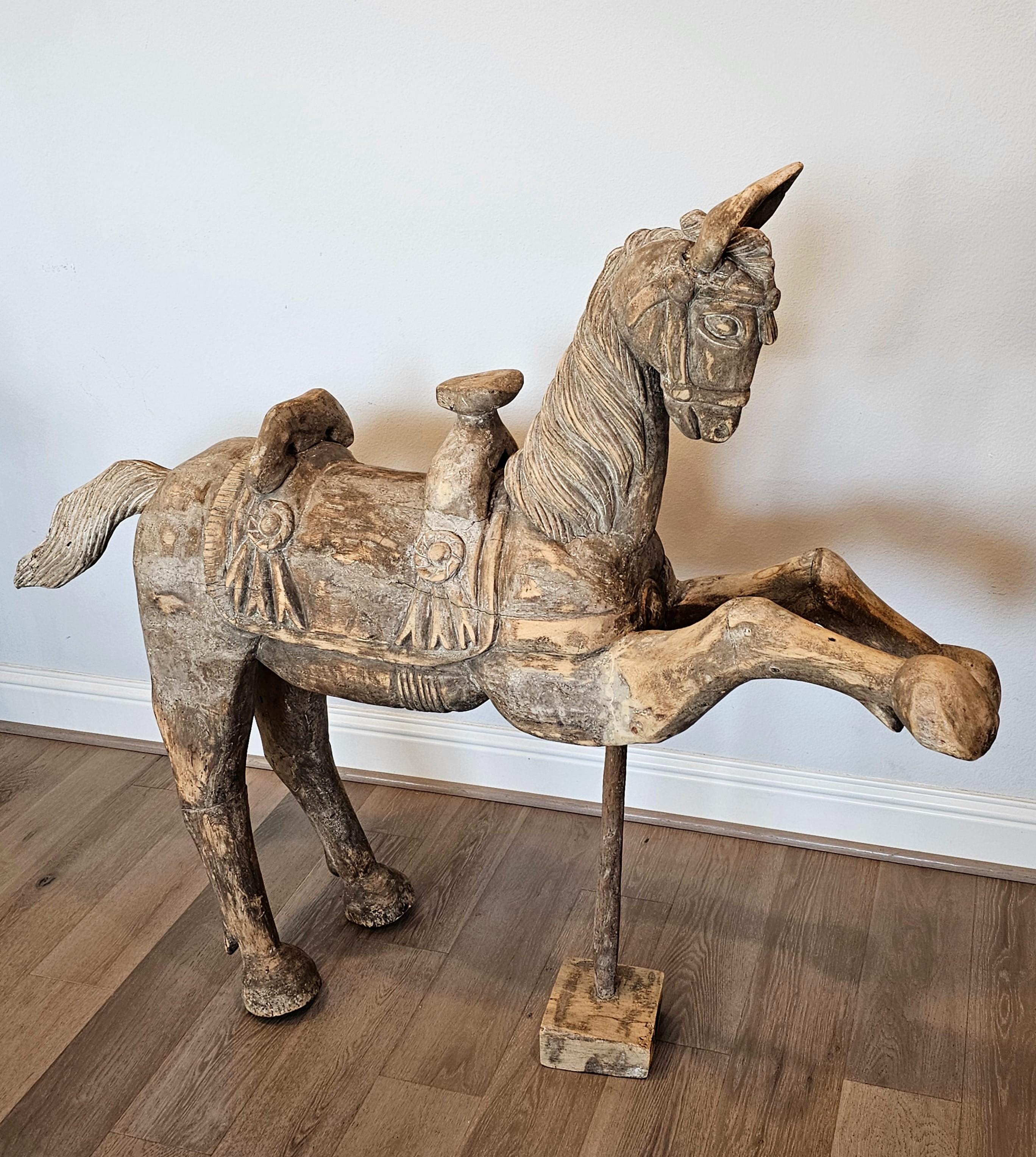 Große skurrile antike handgeschnitzte hölzerne Pferdeskulptur  im Angebot 9