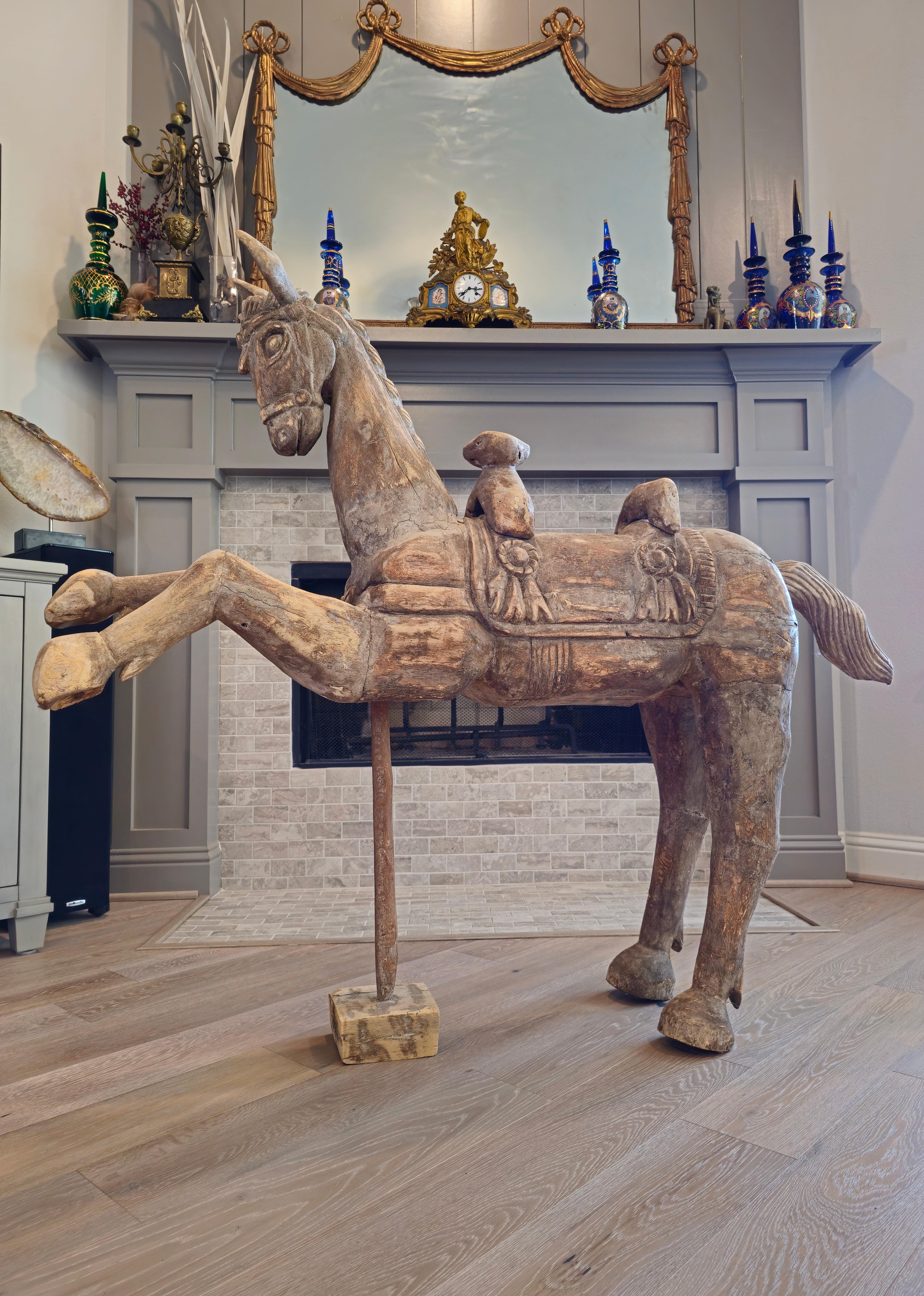 Gran Escultura de Caballo Antiguo de Madera Tallada a Mano en venta 12