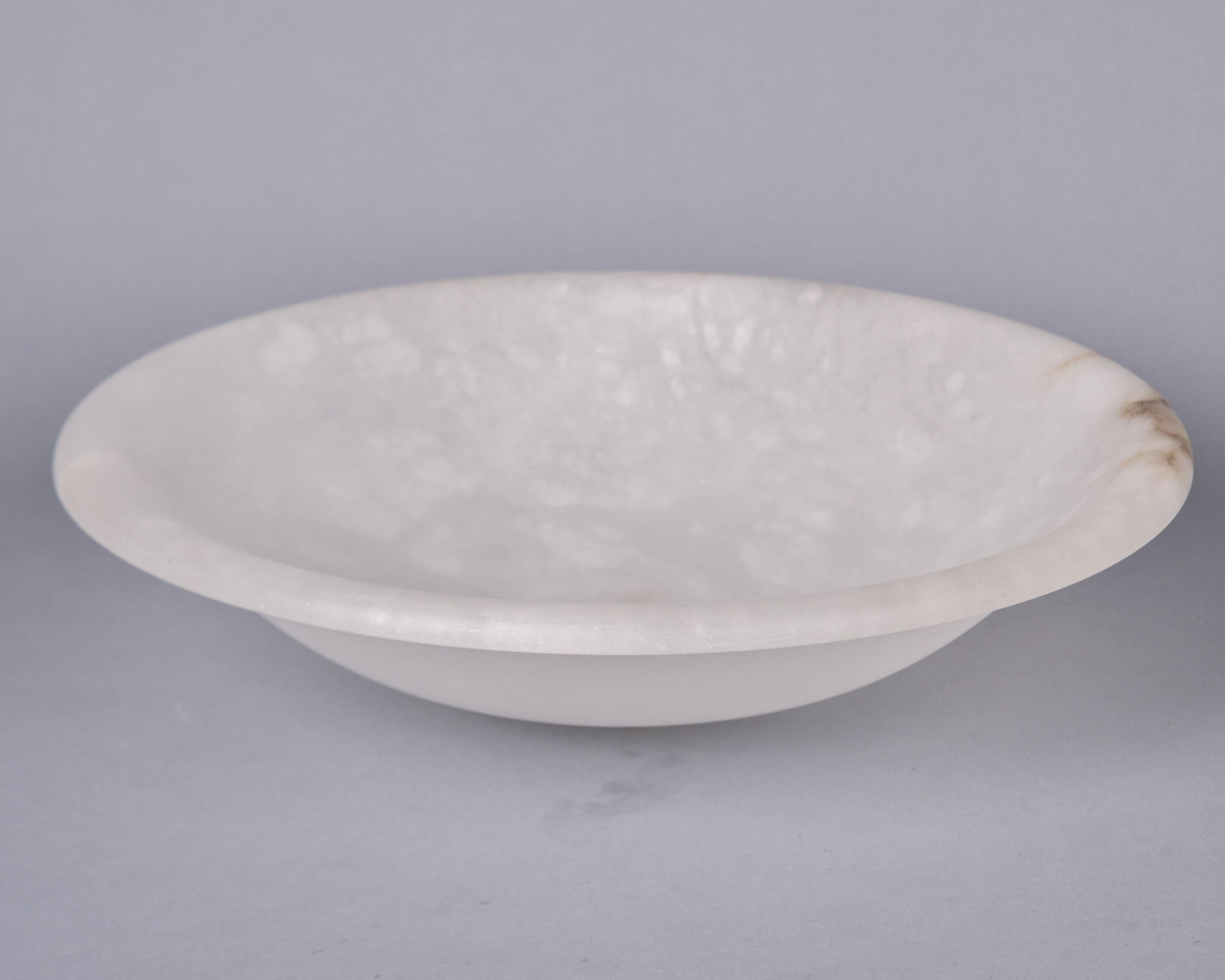 Large White Alabaster Bowl with Minimal Brown Veining In New Condition For Sale In Troy, MI