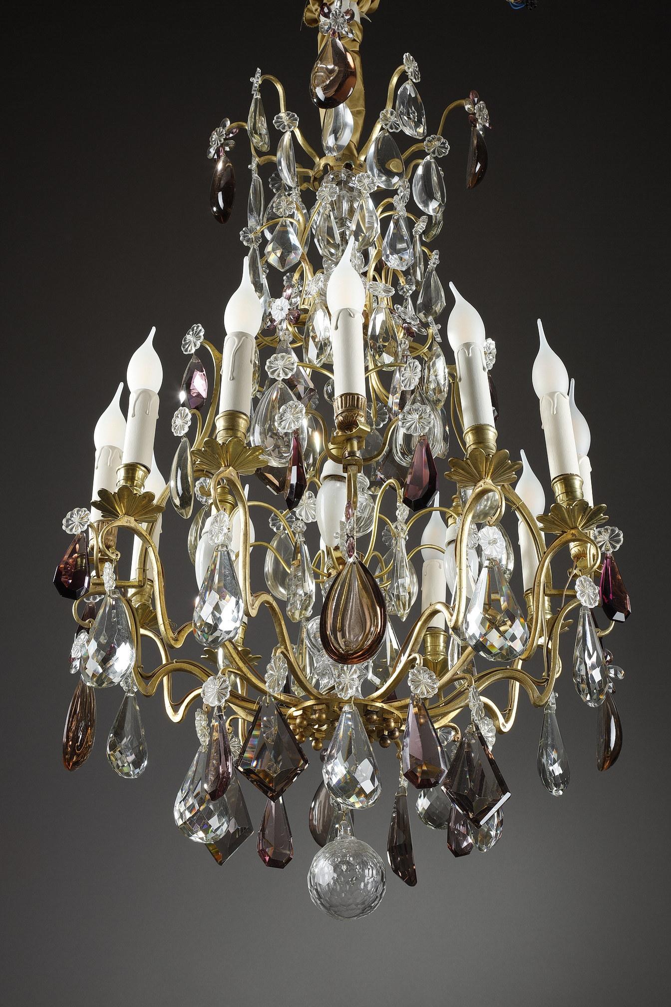 Large White and Amethyst Crystal Chandelier, Late 19th Century In Good Condition In Paris, FR