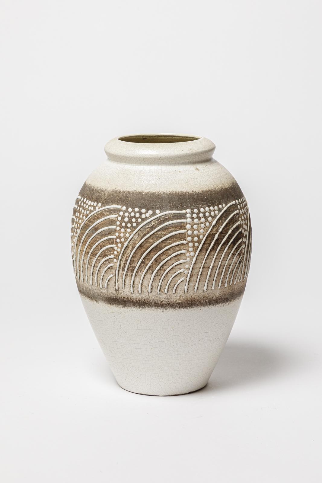 Nello stile di Jean Besnard

Grande vaso in ceramica art déco bianco e nero

Condizioni originali perfette

Realizzato nel 1940 circa

altezza 27 cm
Grande 17 cm