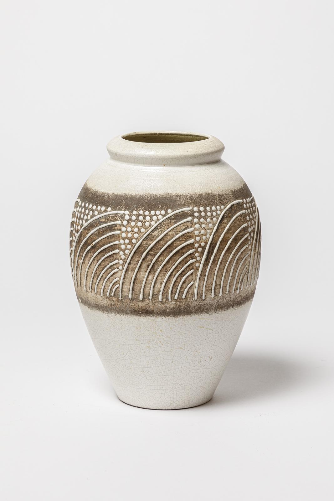 Francese Grande vaso in ceramica art déco bianco e nero del 1940, stile Jean Besnard 20°. in vendita