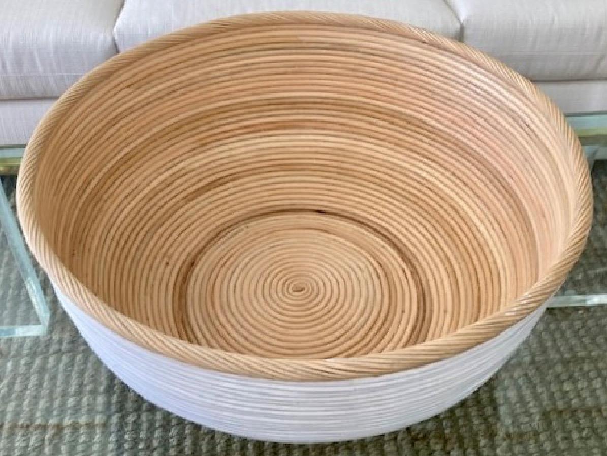 Large White and Natural Rattan Center Piece In Good Condition For Sale In Los Angeles, CA