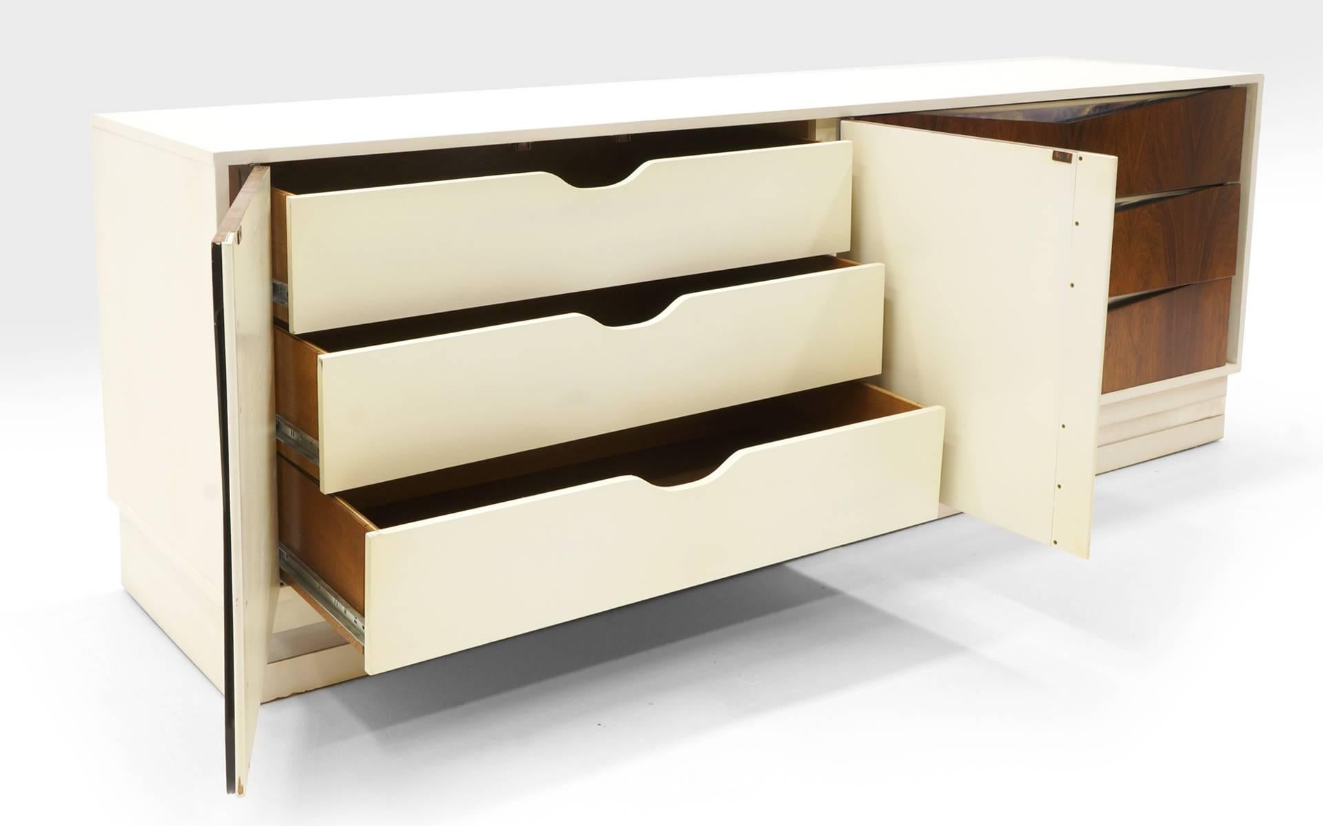 American Large White and Rosewood Six-Drawer Dresser by Milo Baughman for Thayer Coggin