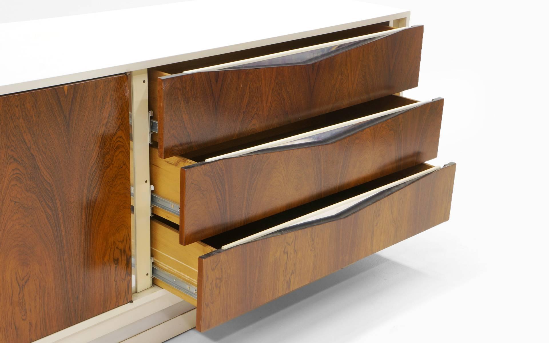 Lacquered Large White and Rosewood Six-Drawer Dresser by Milo Baughman for Thayer Coggin