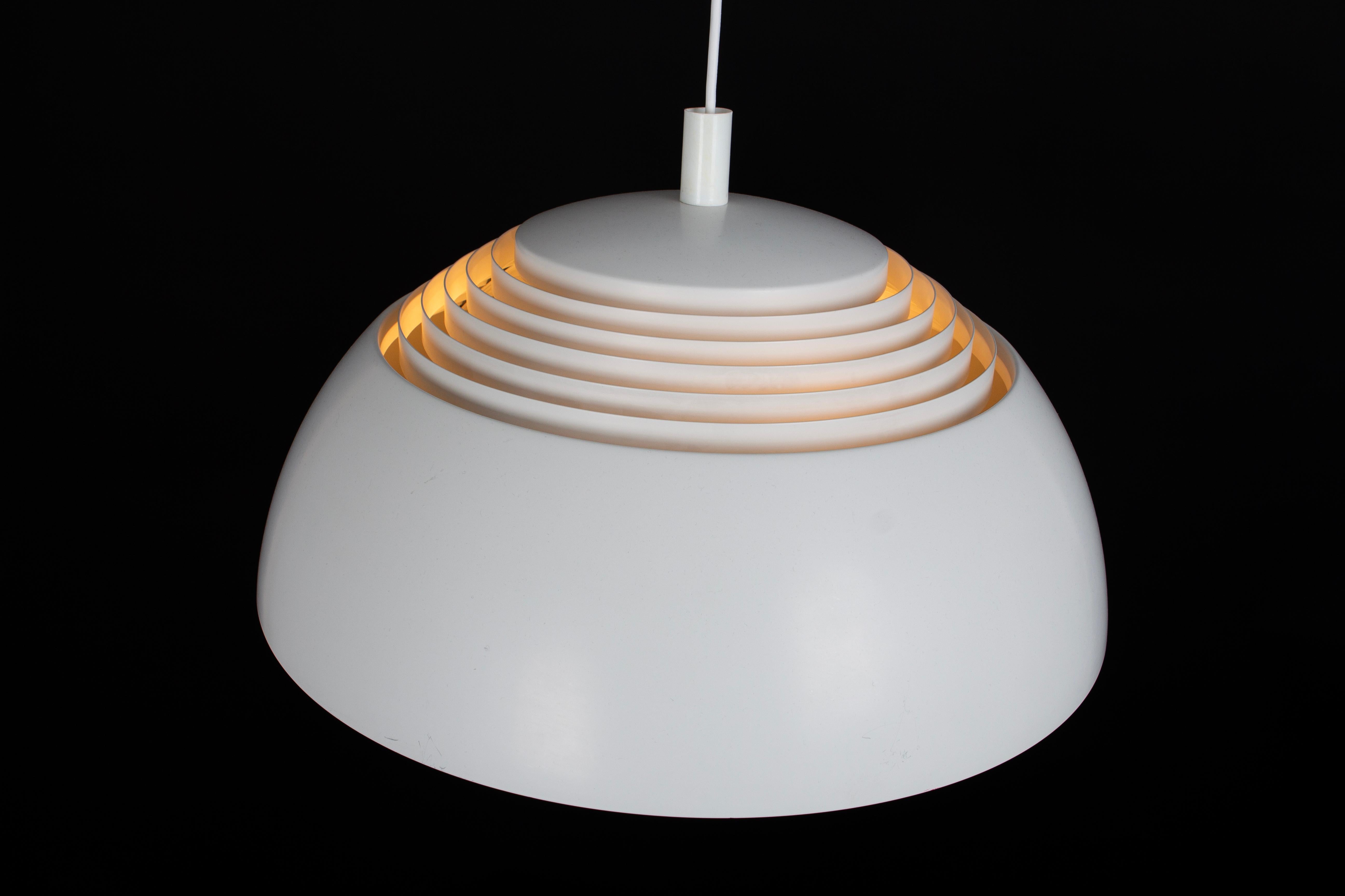Large White Arne Jacobsen Pendant Light by Louis Poulsen, AJ Royal, 1960s in vendita 3