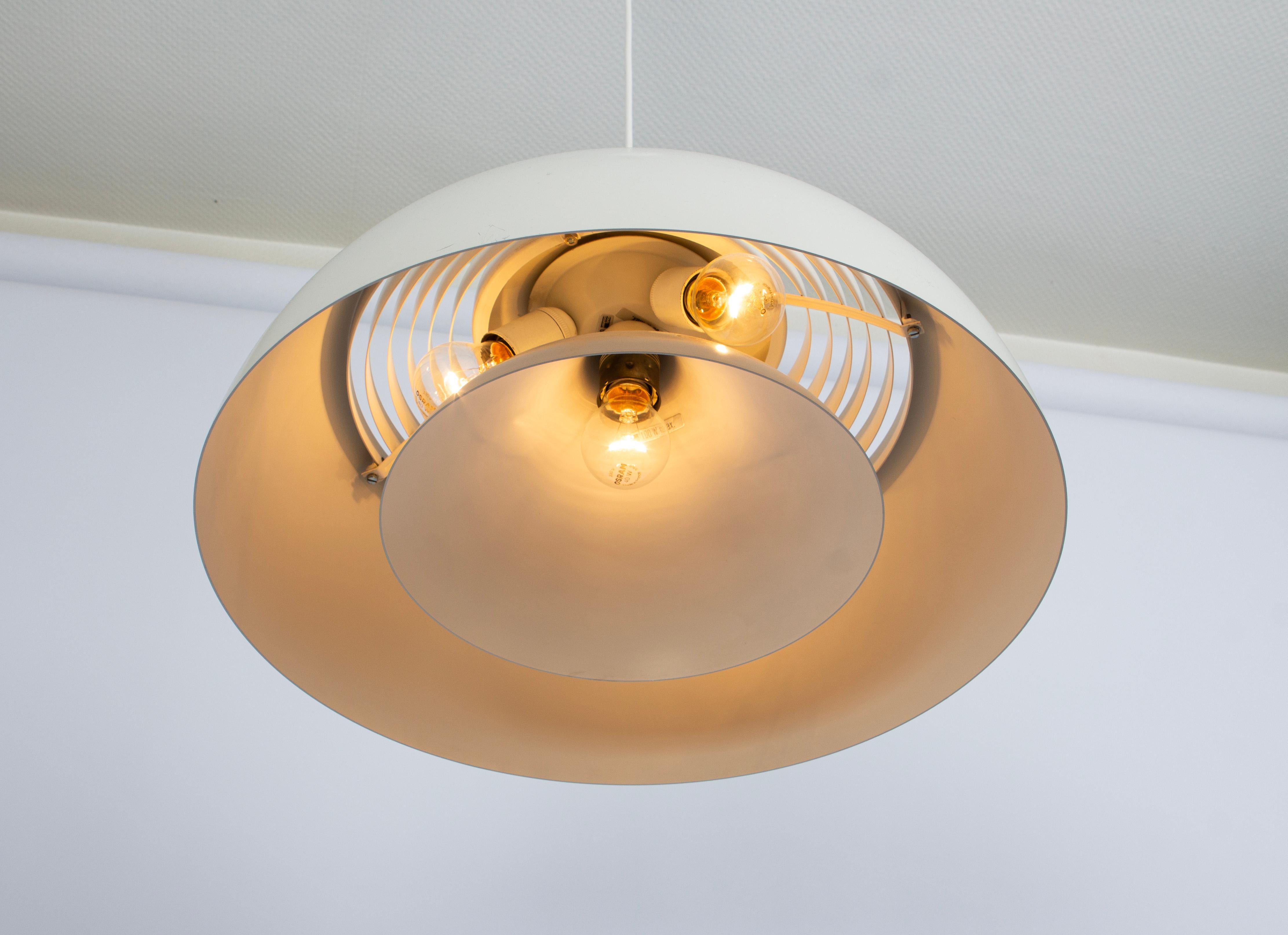 Metà XX secolo Large White Arne Jacobsen Pendant Light by Louis Poulsen, AJ Royal, 1960s in vendita