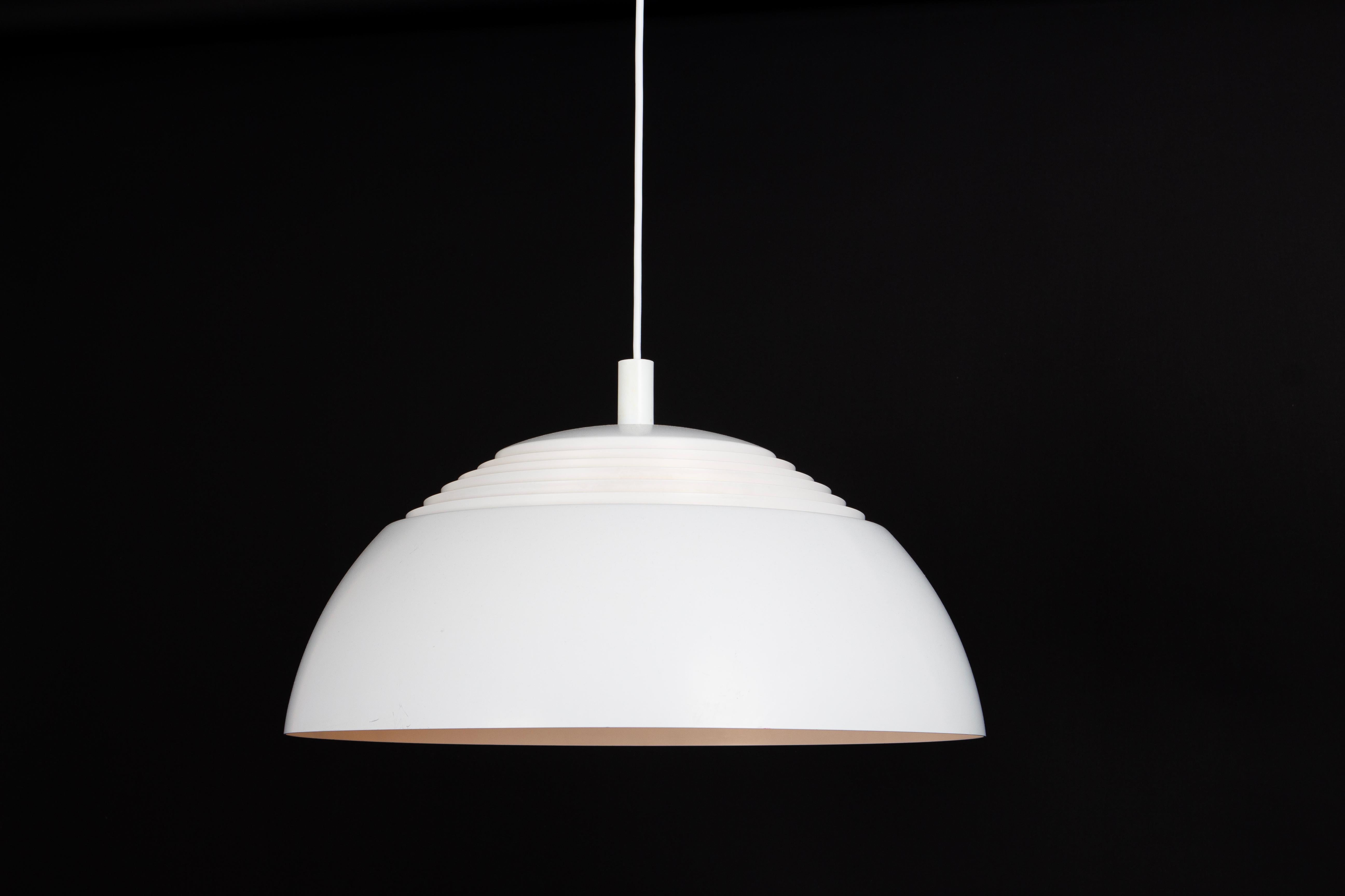 Large White Arne Jacobsen Pendant Light by Louis Poulsen, AJ Royal, 1960s in vendita 2