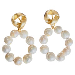 Large White Beads Pearls Circle Round Retro Elegant Gold Hoop Drop Clip Earrings