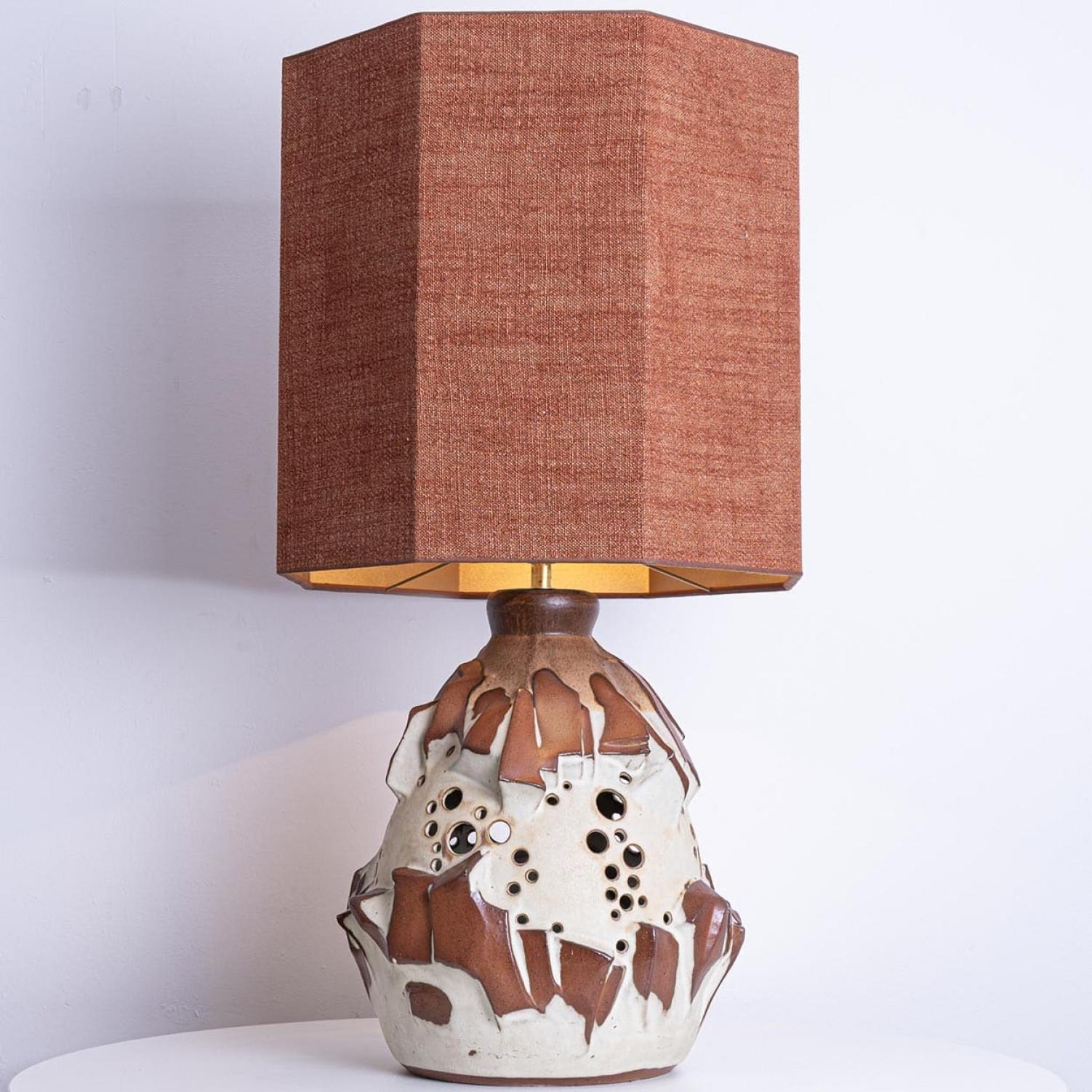 Heavy quality  white and brique ceramic floor table lamp, 1970s Denmark.

This lamp base brings refined elegance and rich visual appeal to any interior. With its beautiful shape and texture, it offers a unique presence.

This base with wonderful