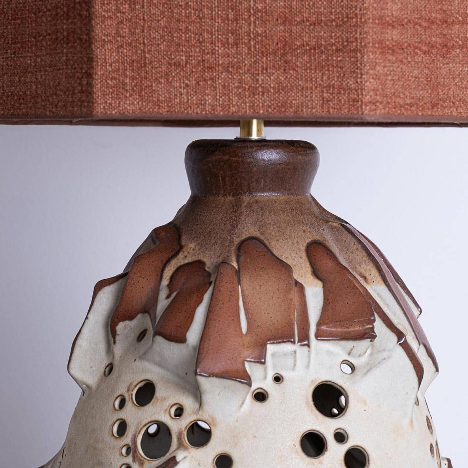 Mid-Century Modern Grand lampadaire en céramique brique blanche, abat-jour octogonal par R. Houben en vente