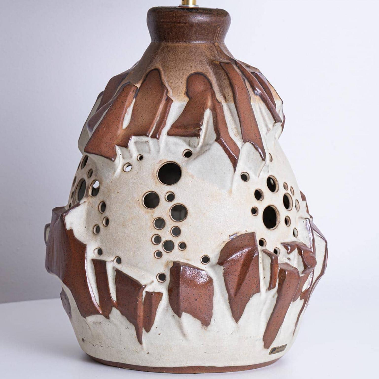 Large White Brique Ceramic Floor Table Lamp, Octagonal Lampshade by R. Houben In Good Condition For Sale In Rijssen, NL
