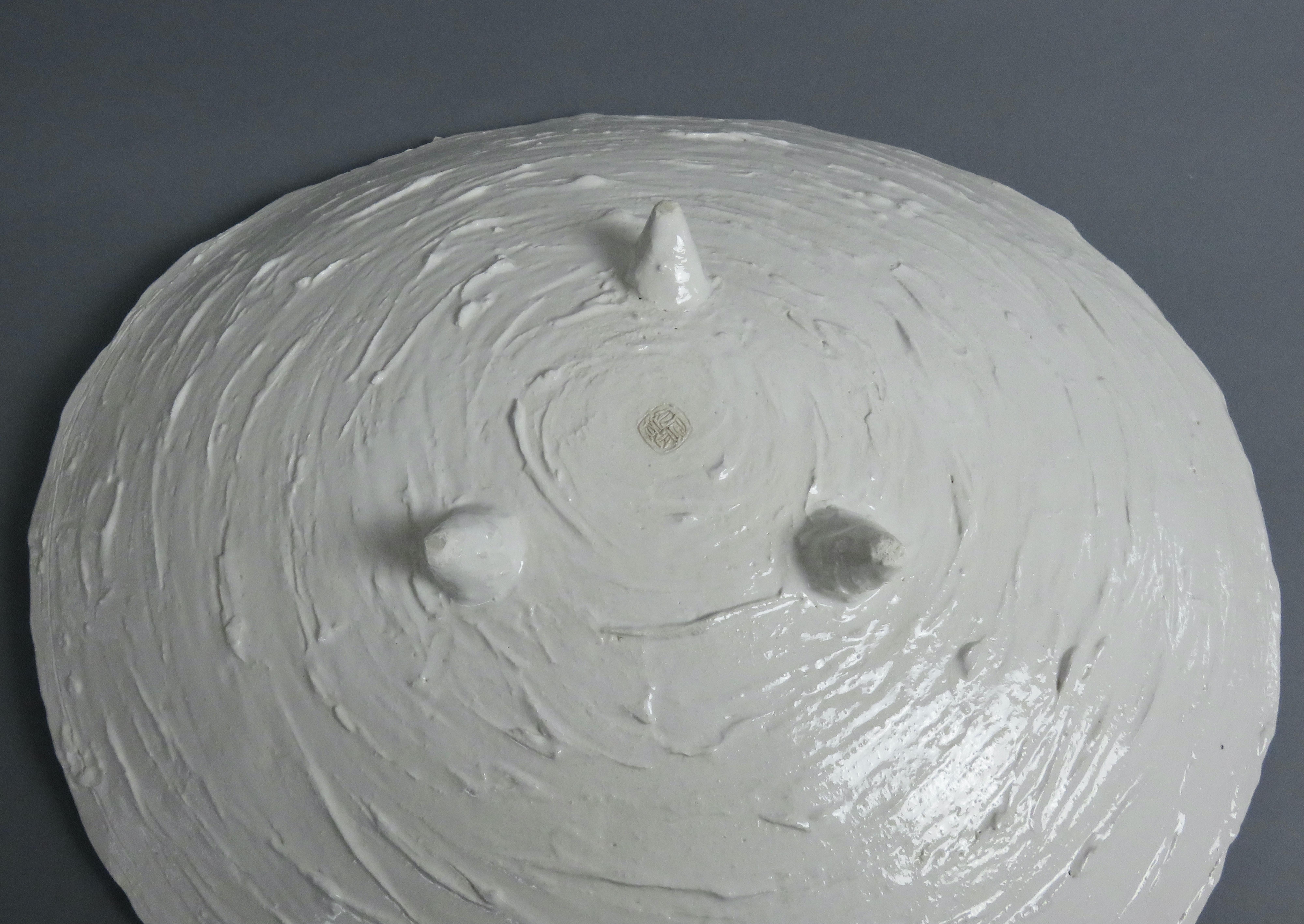 Large White Ceramic Bowl on Tripod Feet, Wave Rim with Hand Drawn Interior For Sale 6