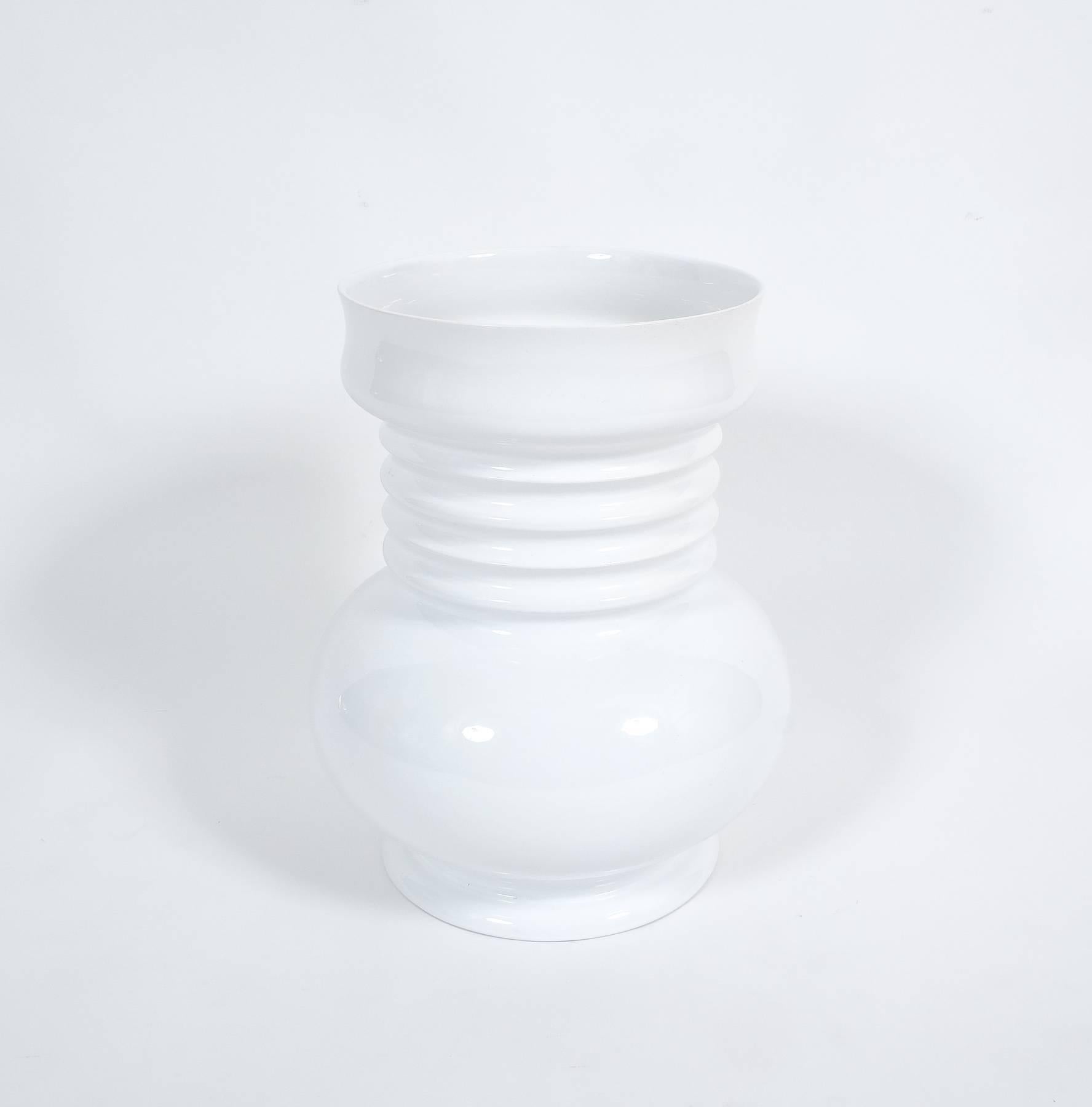 Large white ceramic floor vase by Sergio Asti, 1980

Beautiful vase by Sergio Asti, circa 1980. This 18