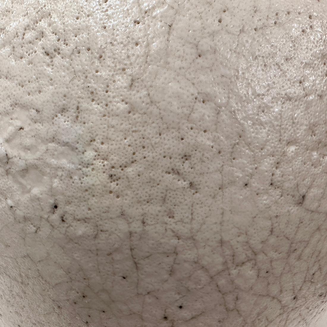 Mesa grande de cerámica blanca en Bueno estado para la venta en New York, NY