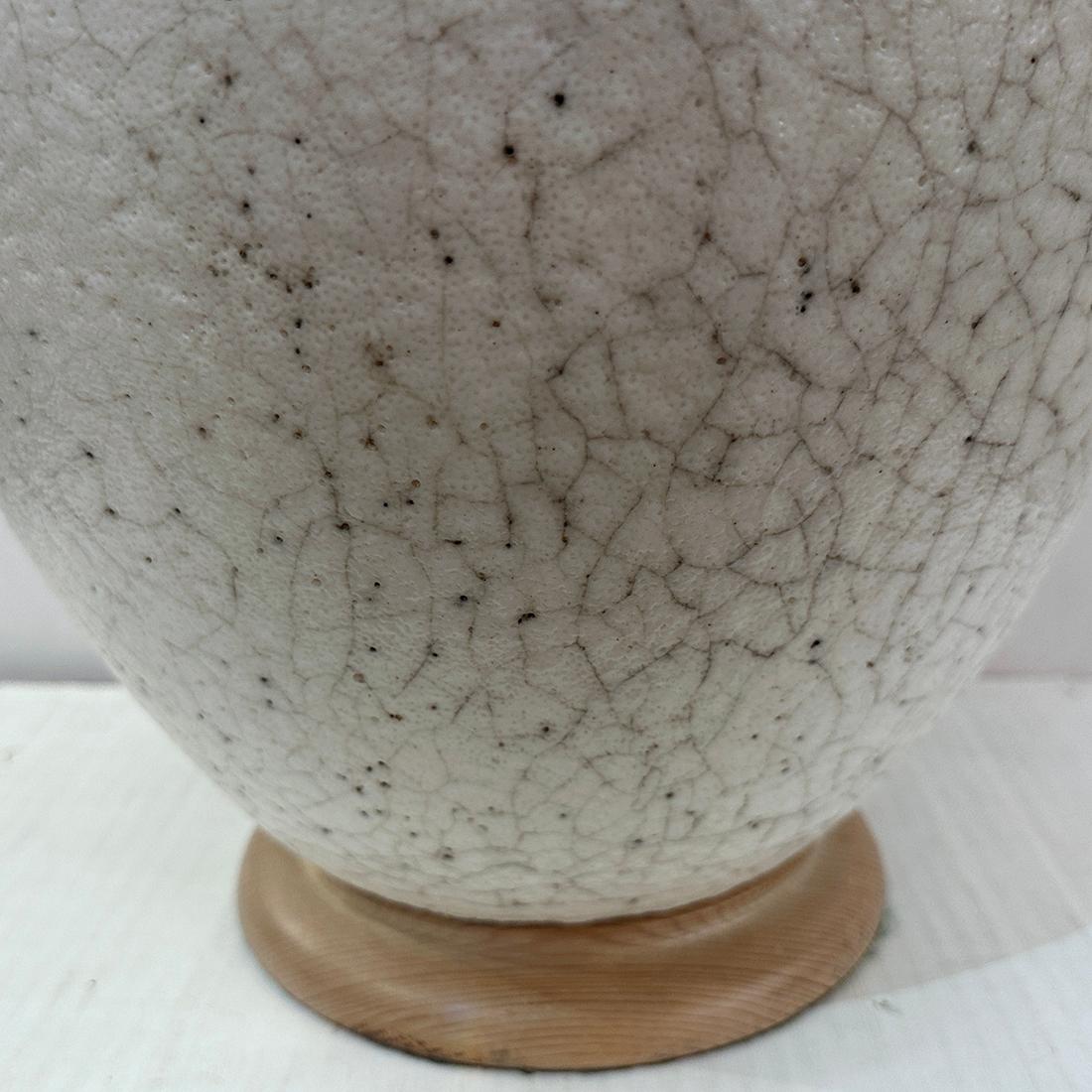 Mesa grande de cerámica blanca mediados del siglo XX en venta
