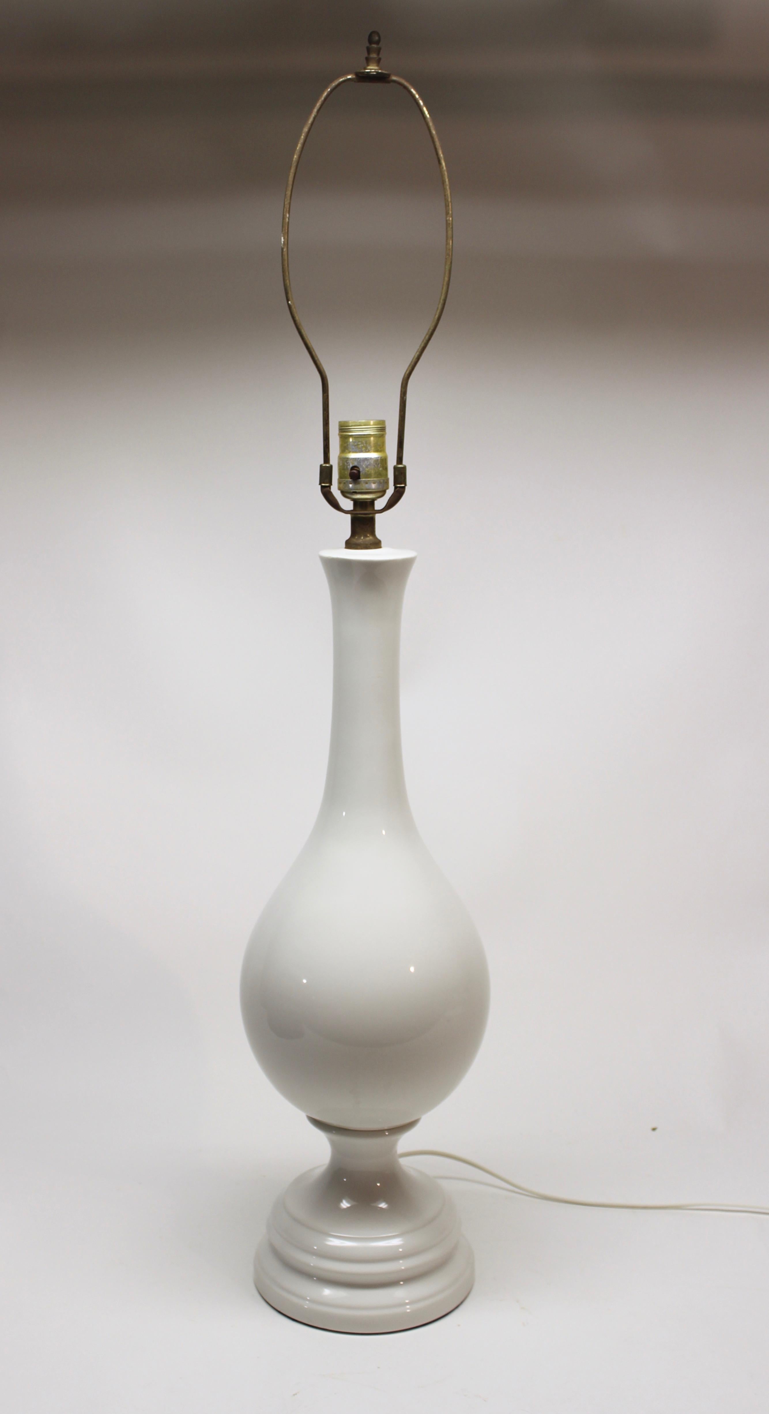 Large white two-part ceramic table lamp. Lampshade not included...

Shown lampshade measures: 13.25