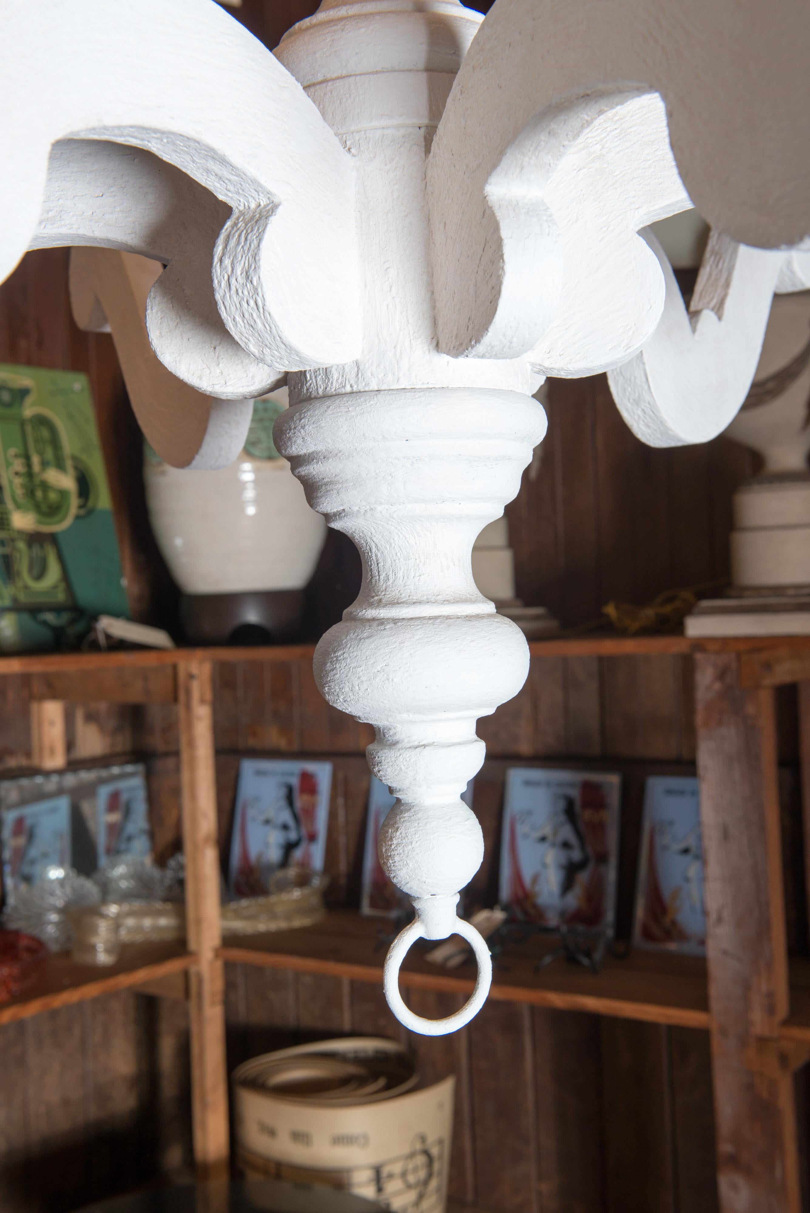 Large White Chandelier In Good Condition In Stamford, CT