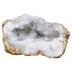 Großer weißer Kristall-Geode mit natürlicher Barockperle