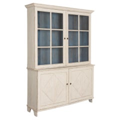 Großer weißer Vitrinenschrank mit Glastüren, Schweden um 1840-60