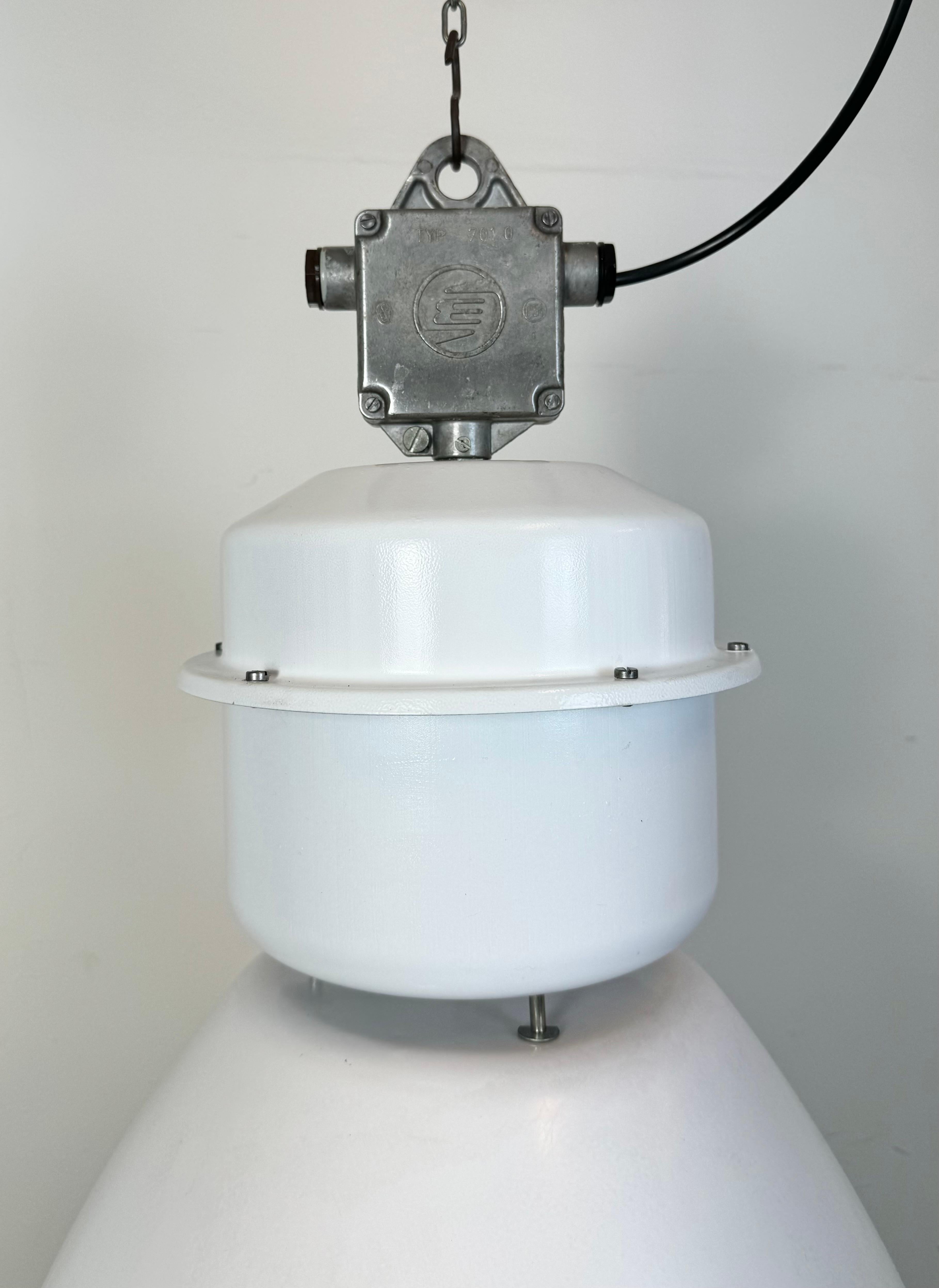Large White Enamel Industrial Factory Lamp from Elektrosvit, 1990s In Good Condition For Sale In Kojetice, CZ