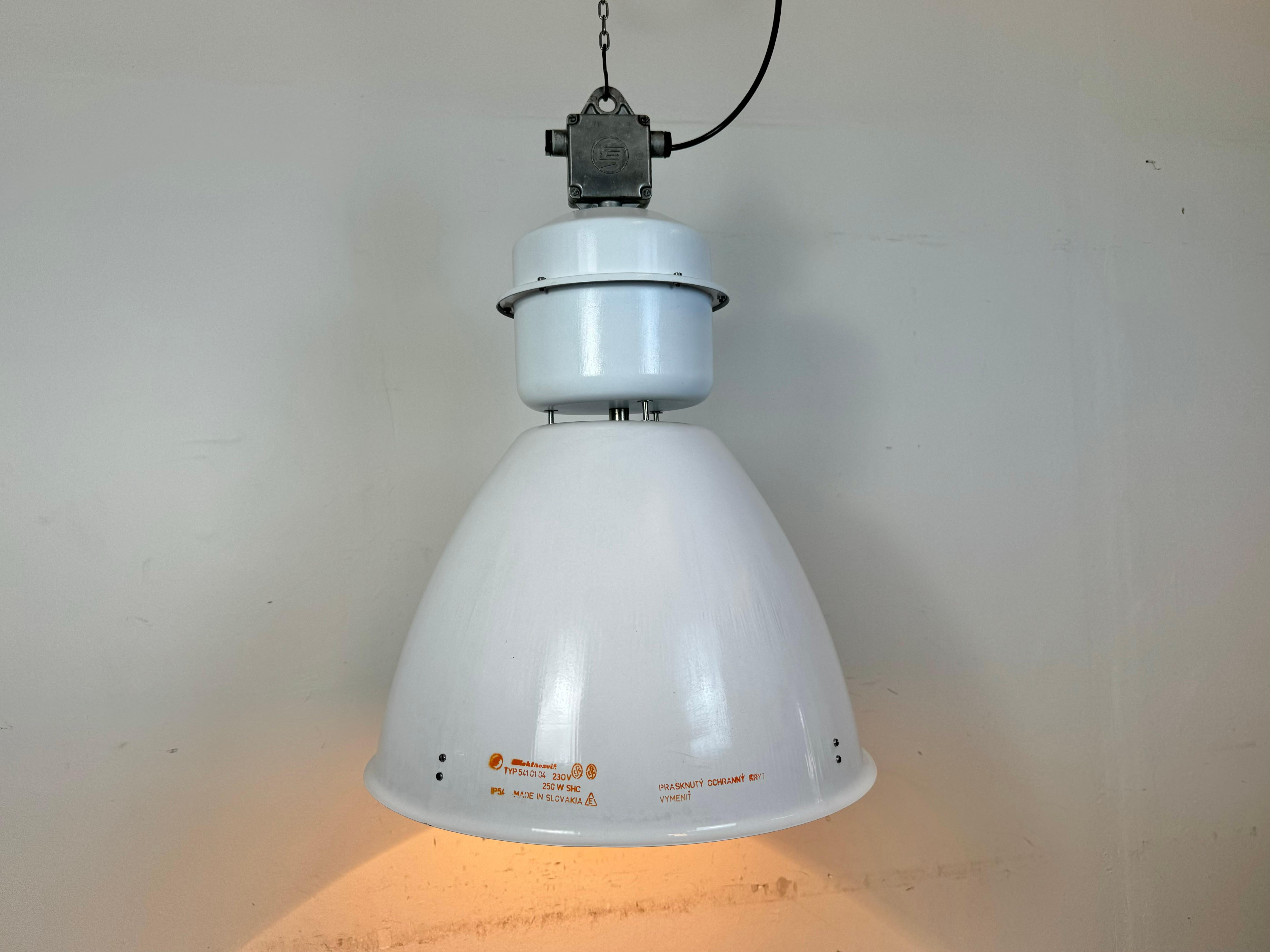 Large White Enamel Industrial Factory Lamp from Elektrosvit, 1990s For Sale 3