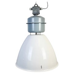 Grande lampe d'usine industrielle en émail blanc de Elektrosvit, années 1990