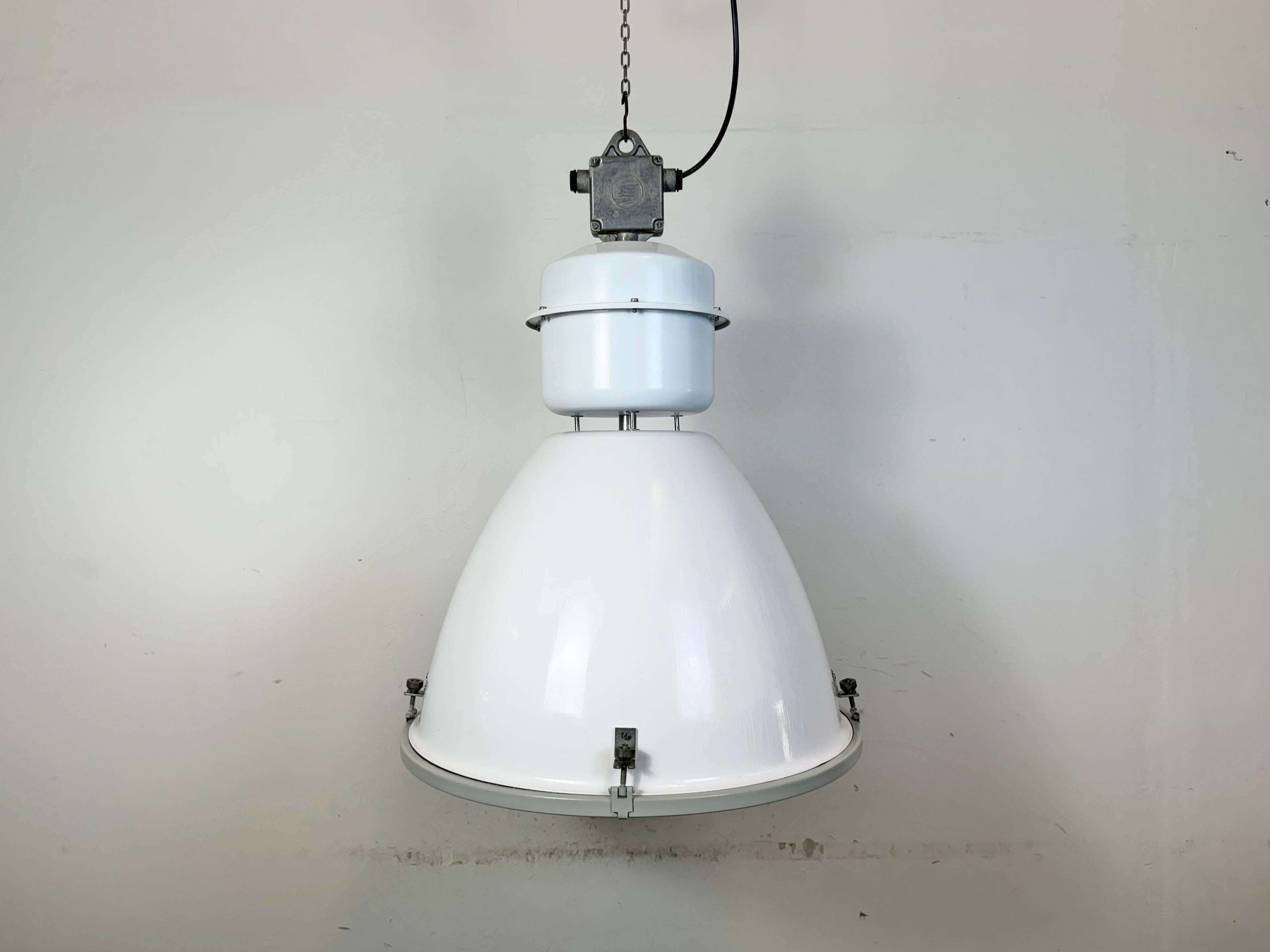 Large White Enamel Industrial Factory Lamp with Glass Cover, 1990s In Good Condition For Sale In Kojetice, CZ