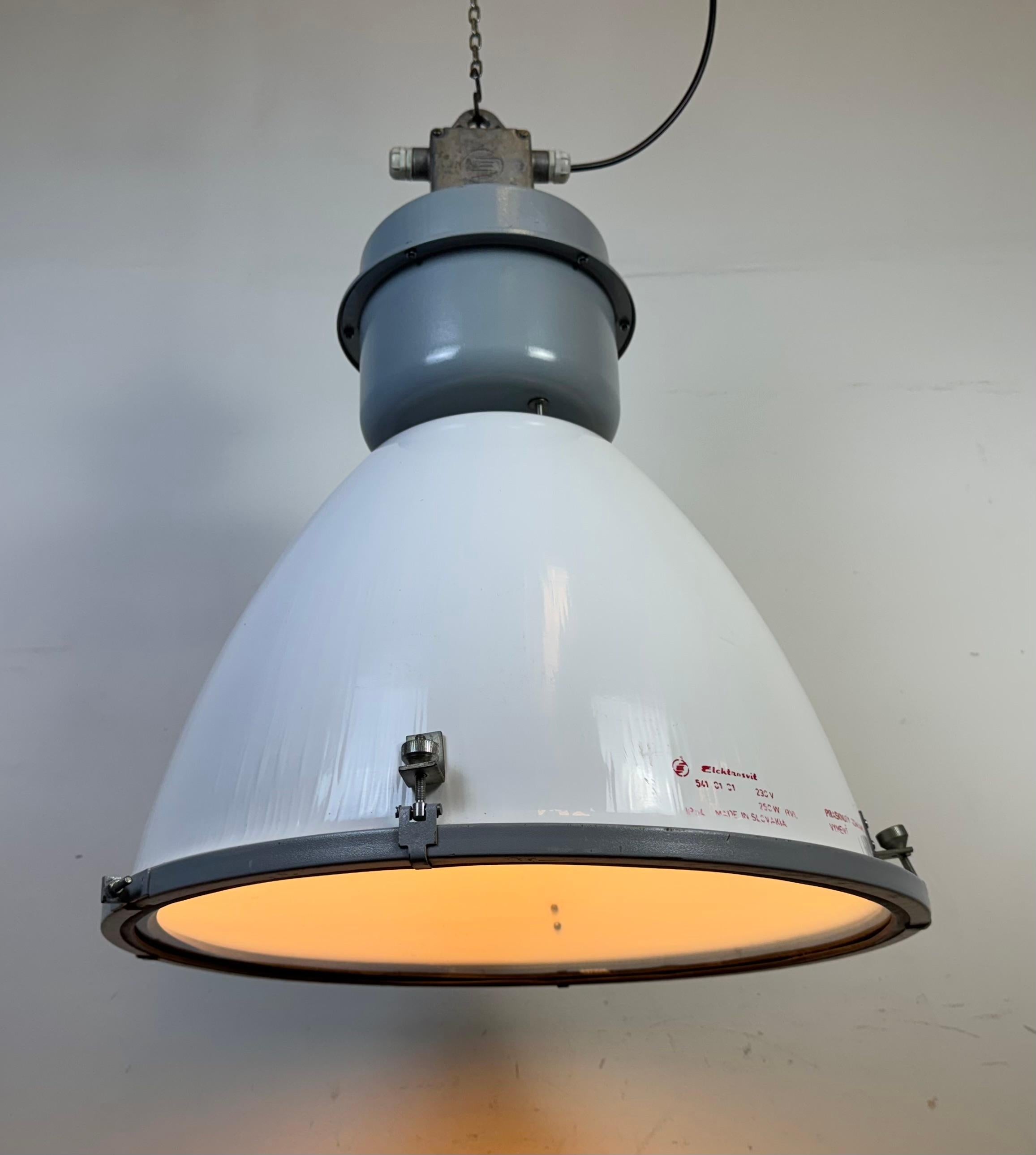 Large White Enamel Industrial Lamp with Clear Glass Cover from Elektrosvit For Sale 4