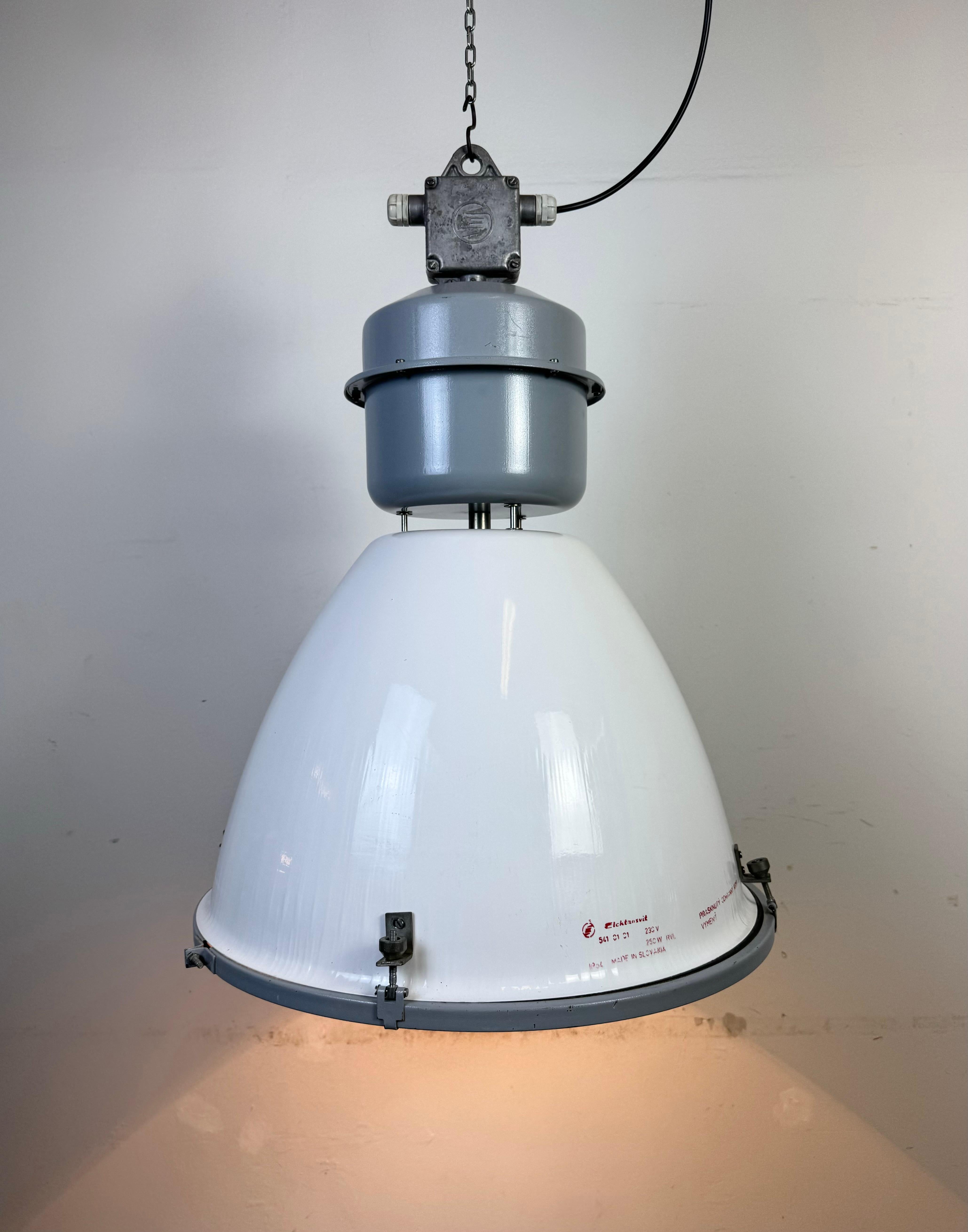Large White Enamel Industrial Lamp with Clear Glass Cover from Elektrosvit For Sale 5