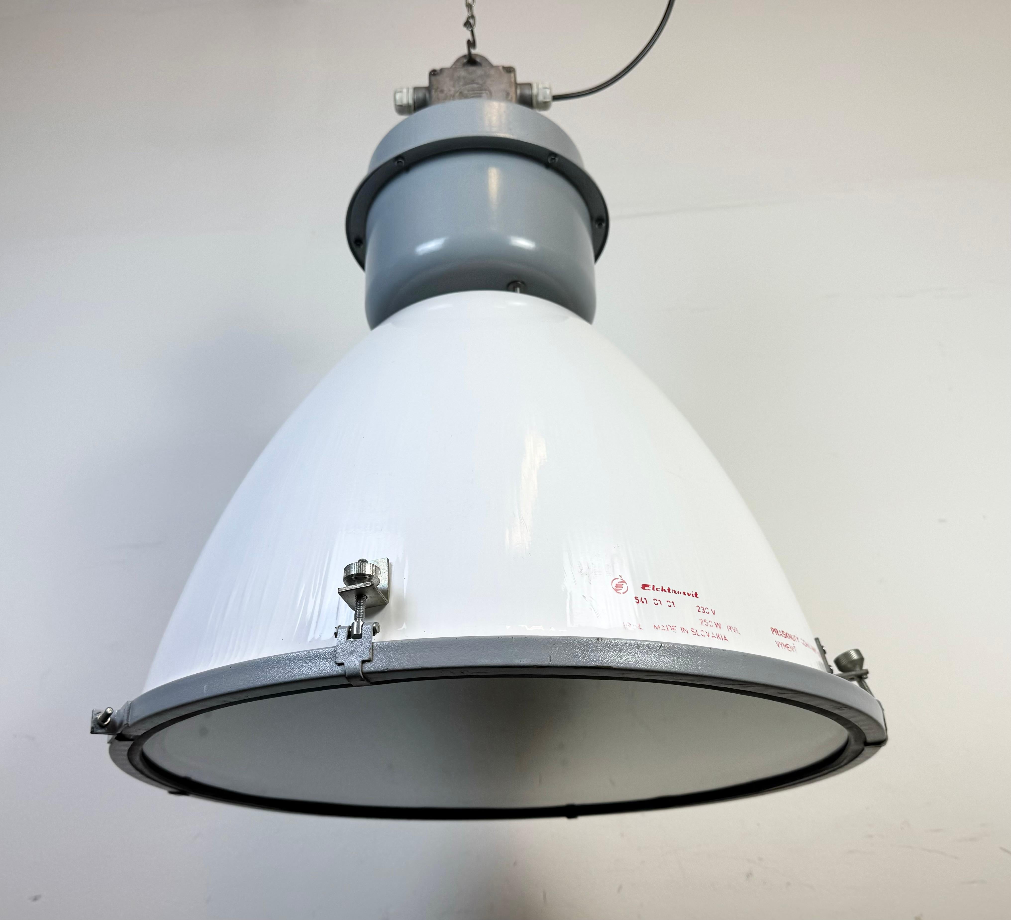 Large White Enamel Industrial Lamp with Clear Glass Cover from Elektrosvit For Sale 6