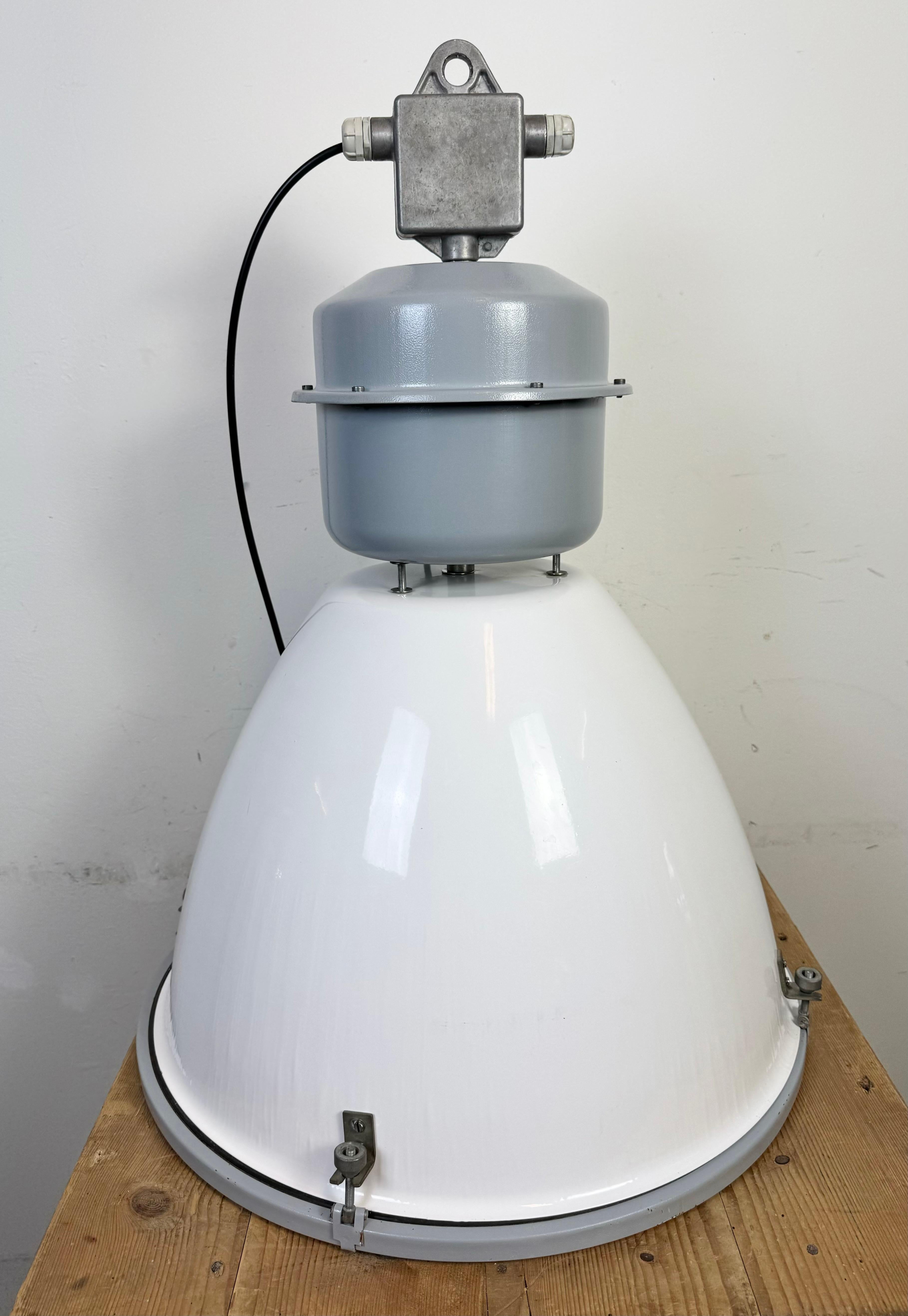 Large White Enamel Industrial Lamp with Clear Glass Cover from Elektrosvit For Sale 7