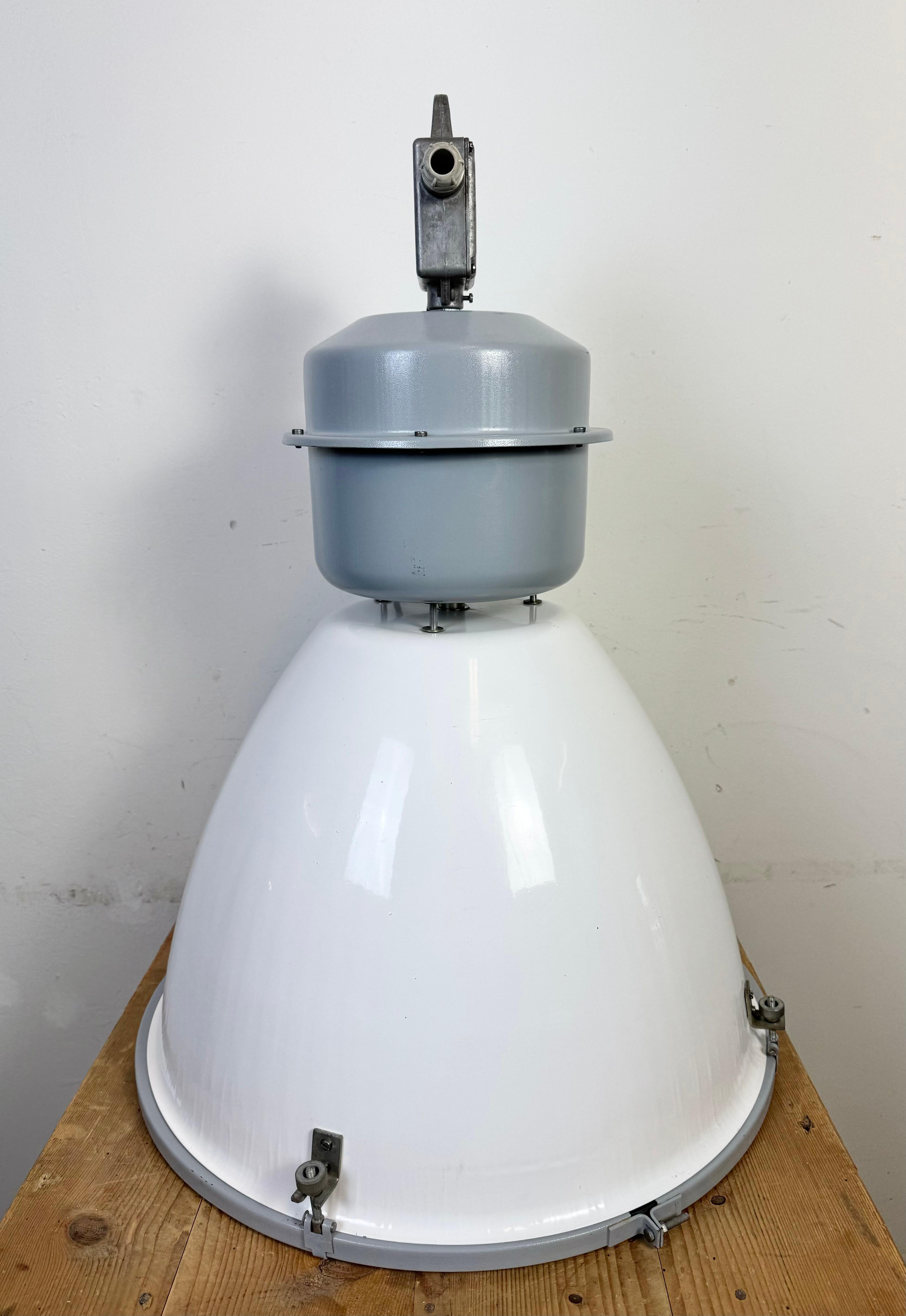 Large White Enamel Industrial Lamp with Clear Glass Cover from Elektrosvit For Sale 8