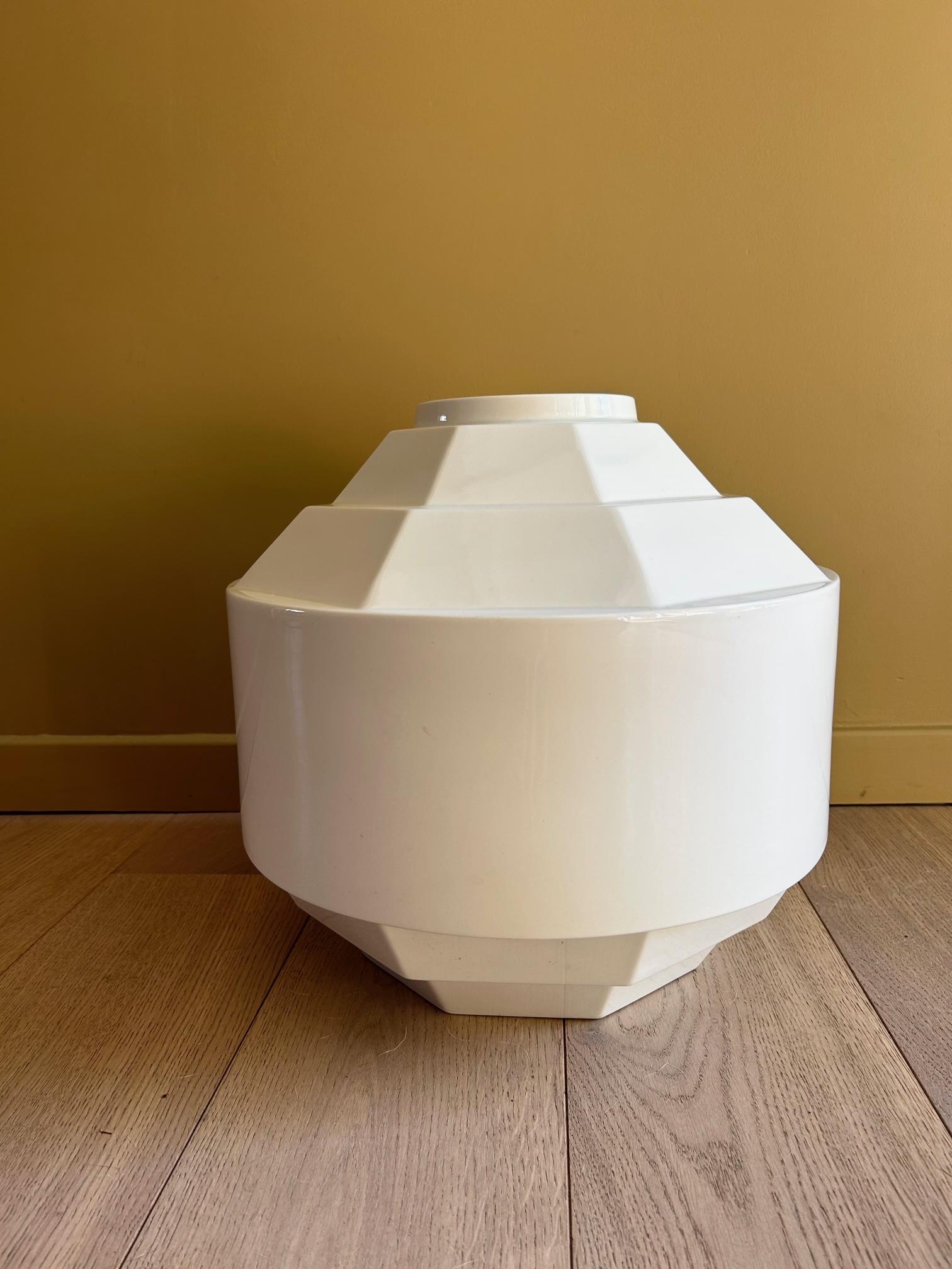 Belga Grande vaso bianco geometrico Art Déco di Charles Catteau per Boch Frères in vendita