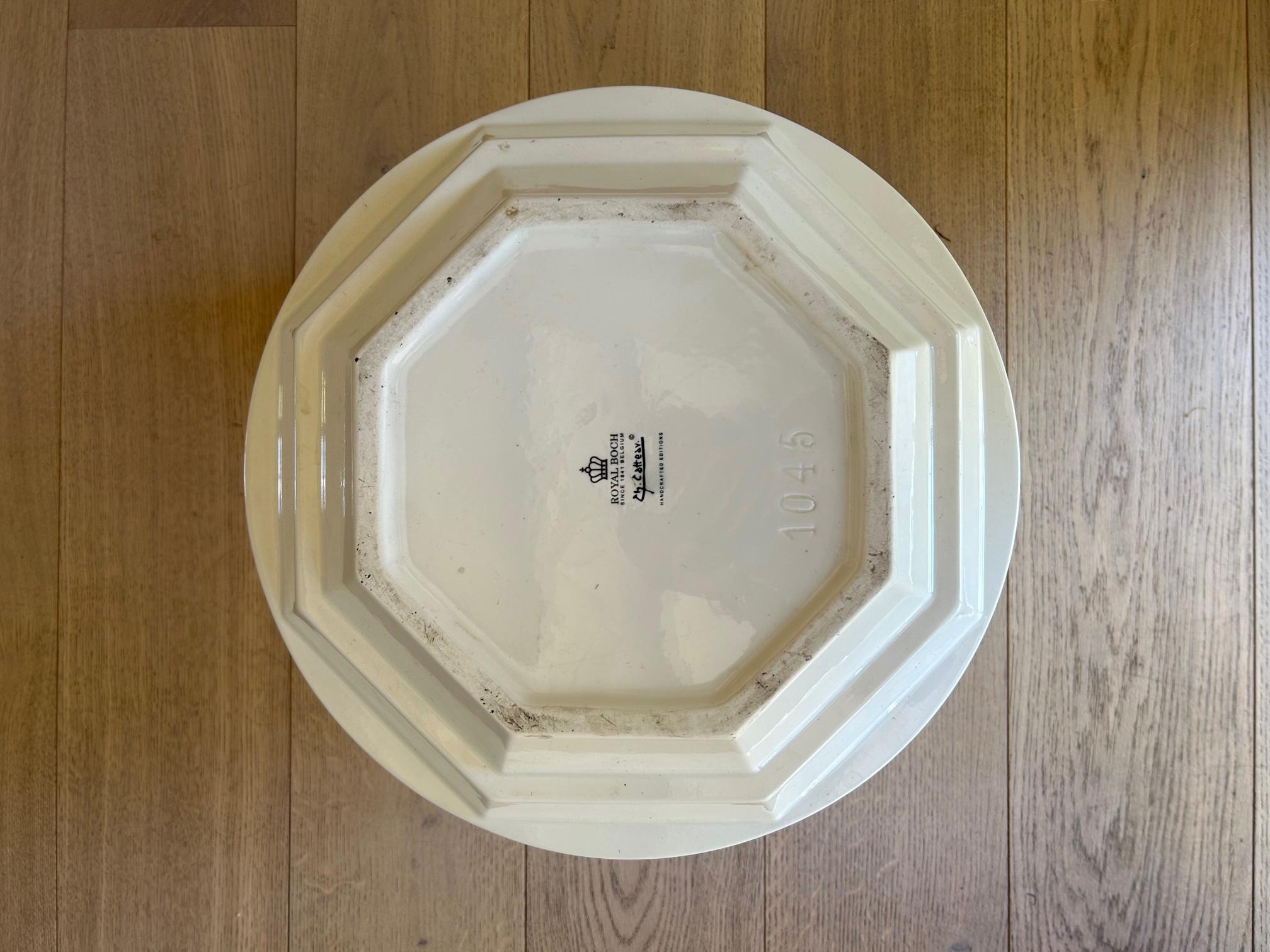 Grande vaso bianco geometrico Art Déco di Charles Catteau per Boch Frères In condizioni buone in vendita a Tourinnes-la-Grosse (Beauvechain), BE