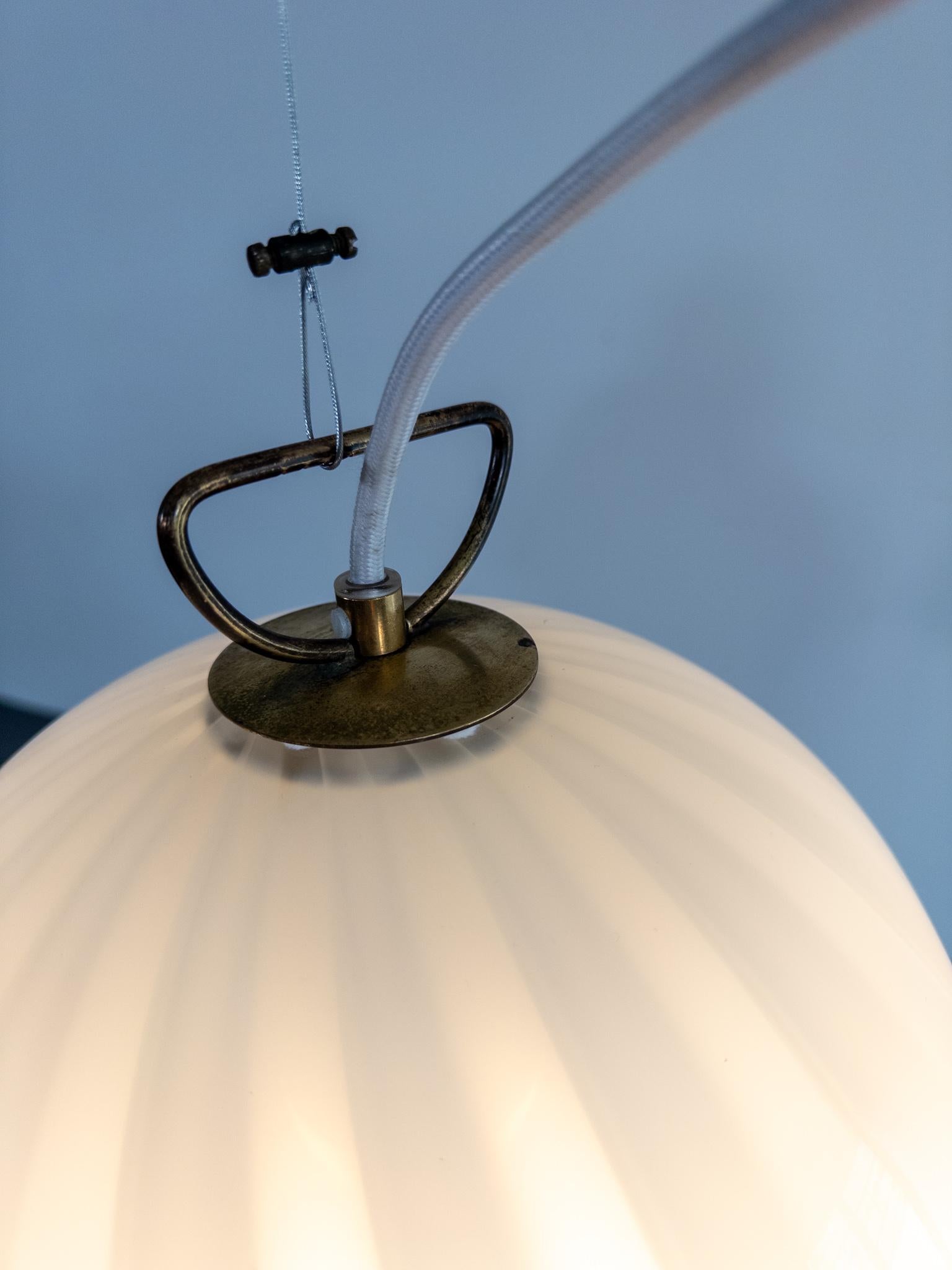 Gran lámpara colgante de cristal blanco de Kalmar Fazzoletto, década de 1970 Austríaco en venta