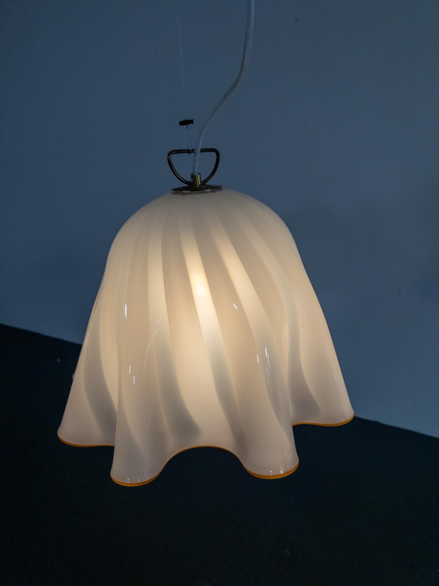 Gran lámpara colgante de cristal blanco de Kalmar Fazzoletto, década de 1970 finales del siglo XX en venta