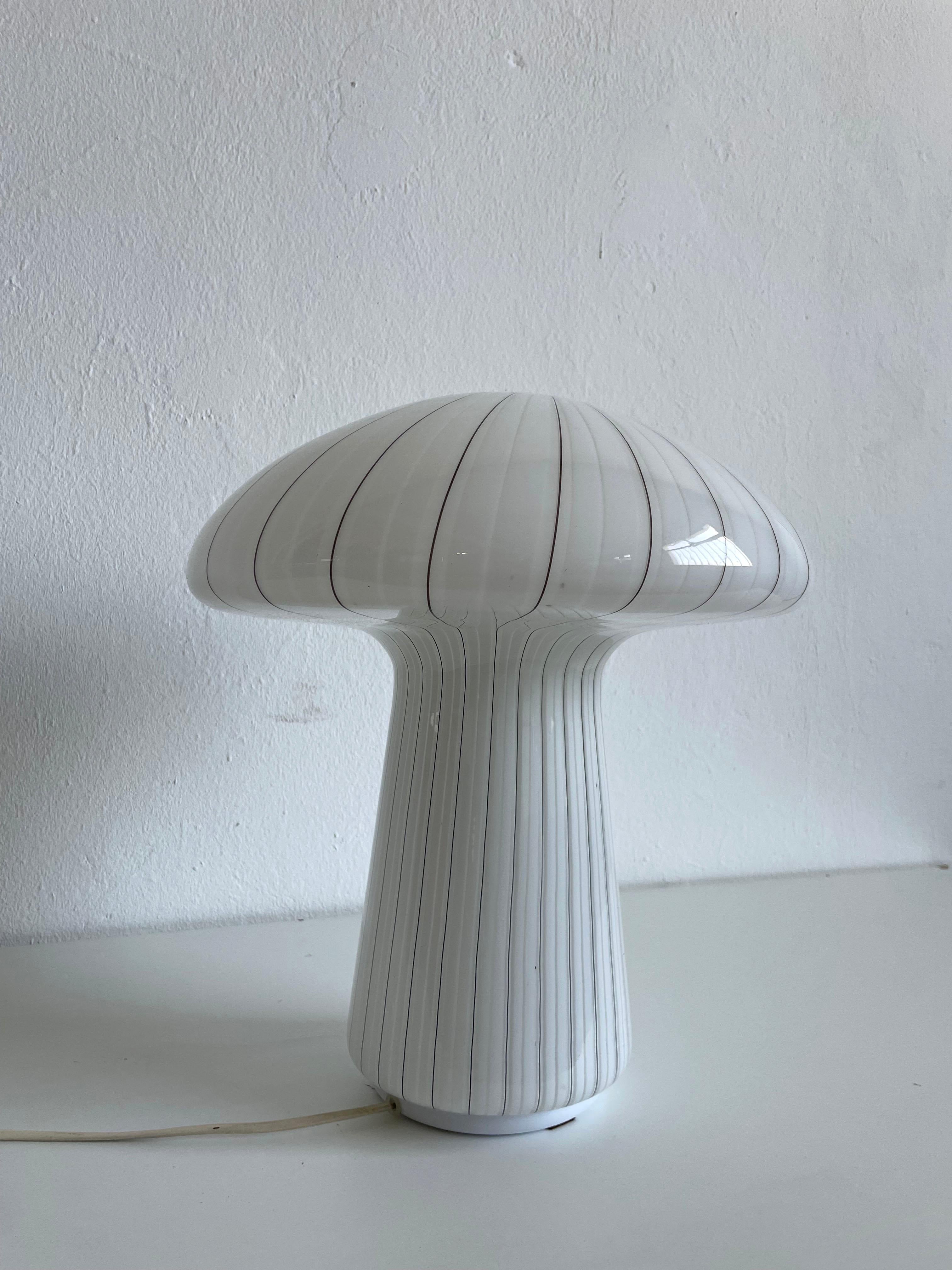 Large White Glass Swirl Murano Mushroom Table Lamp, Italy 1970s For Sale 3