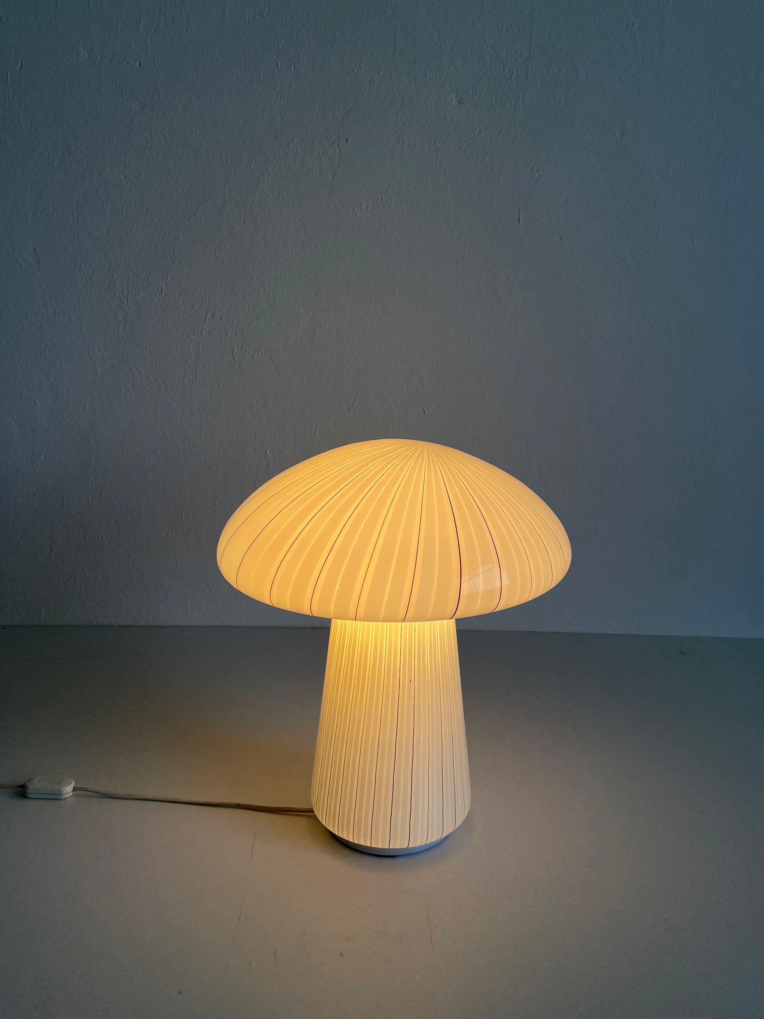 Mid-Century Modern Large White Glass Swirl Murano Mushroom Table Lamp, Italy 1970s For Sale