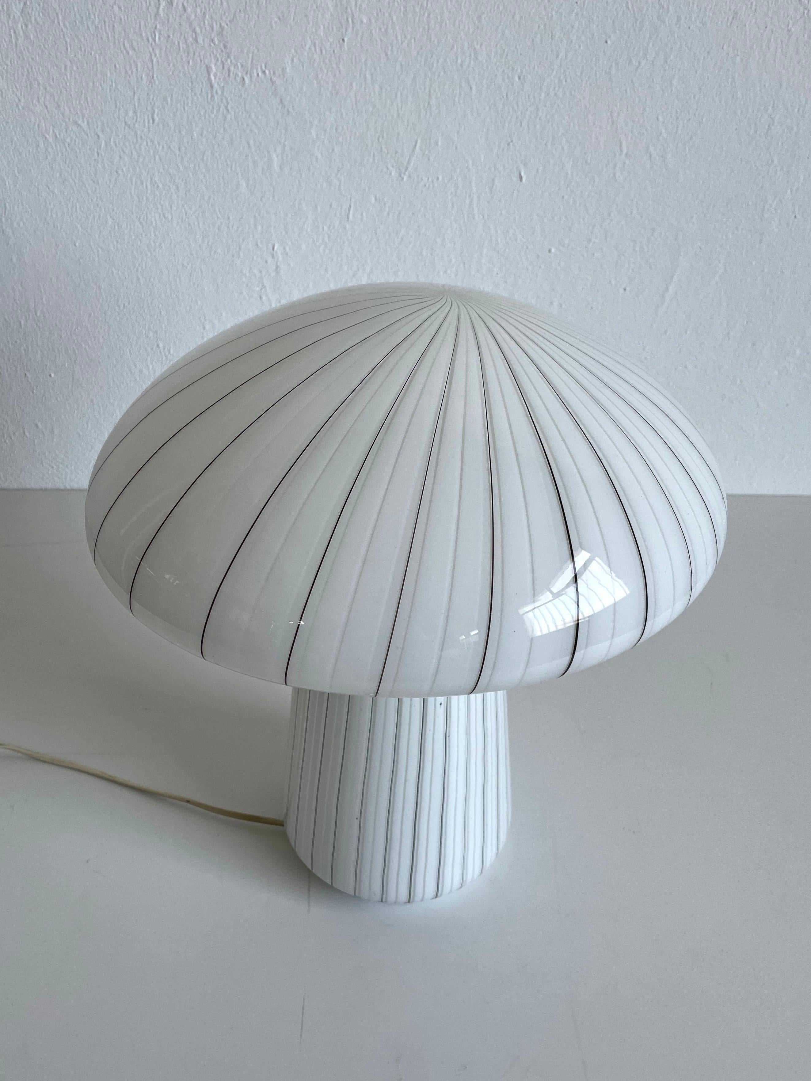 Large White Glass Swirl Murano Mushroom Table Lamp, Italy 1970s In Good Condition For Sale In Zagreb, HR