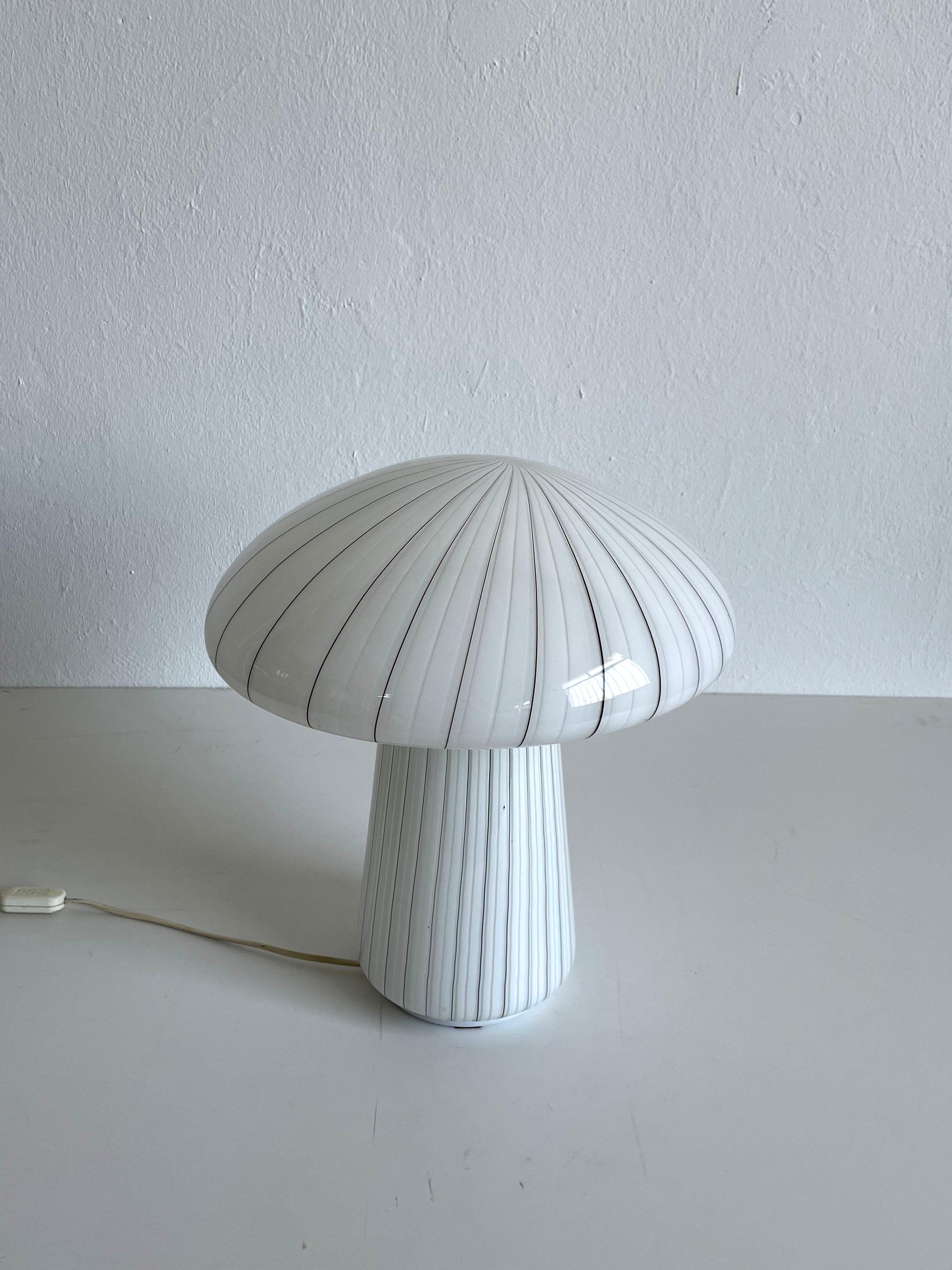 Late 20th Century Large White Glass Swirl Murano Mushroom Table Lamp, Italy 1970s For Sale