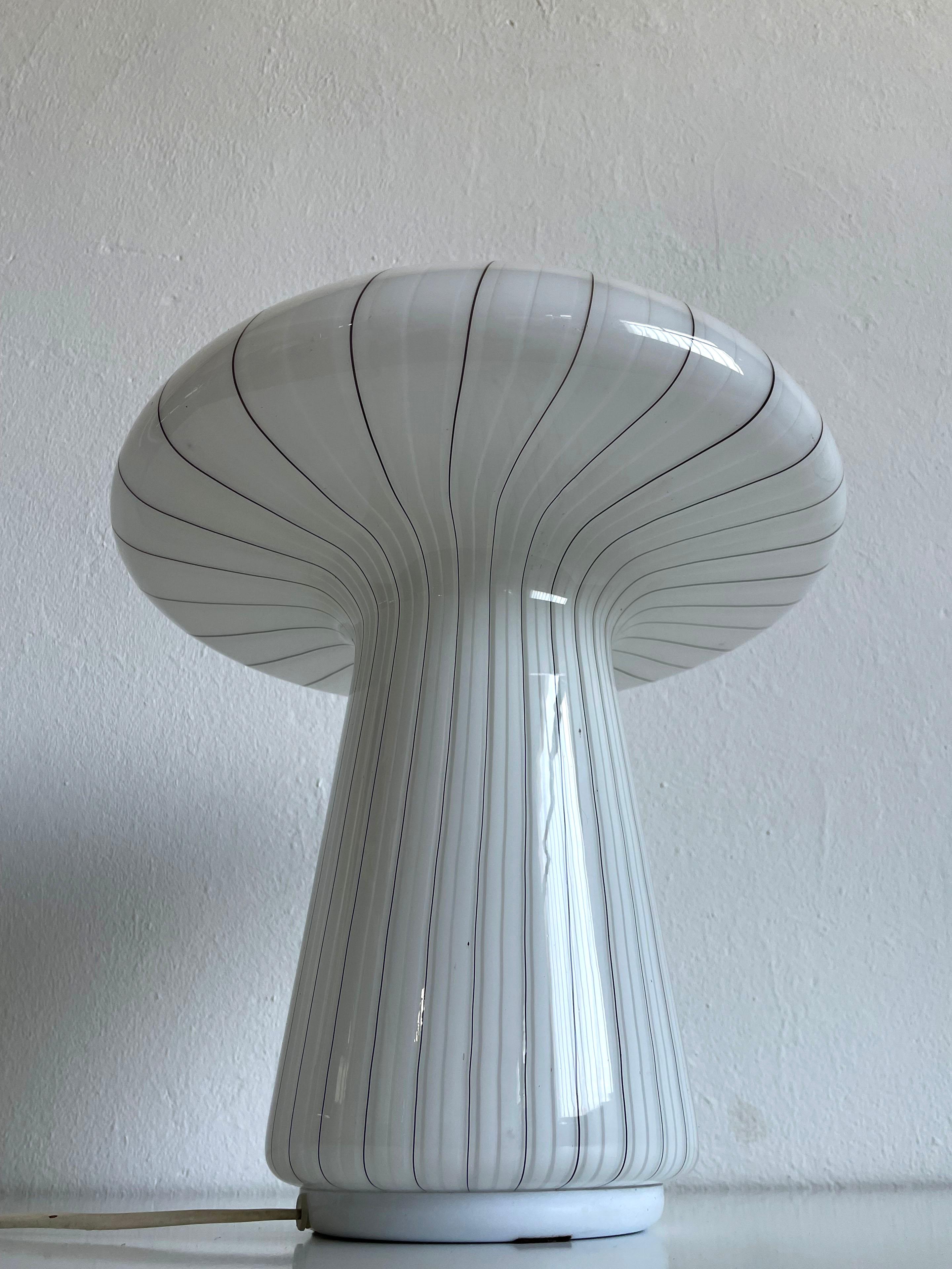 Large White Glass Swirl Murano Mushroom Table Lamp, Italy 1970s For Sale 2